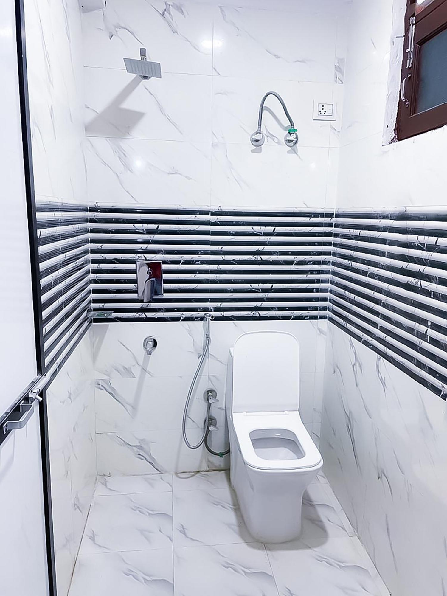 Hotel In Saket