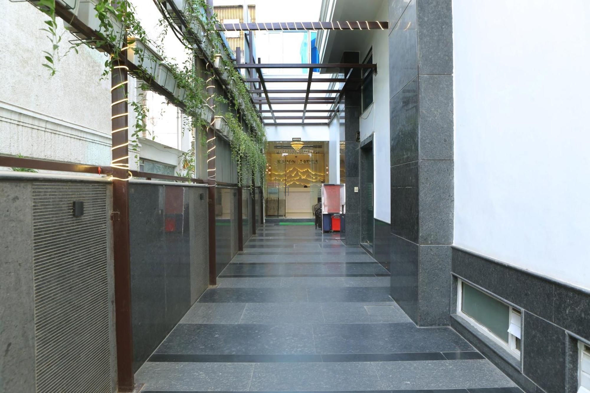 Karon - Lajpat Nagar 3*