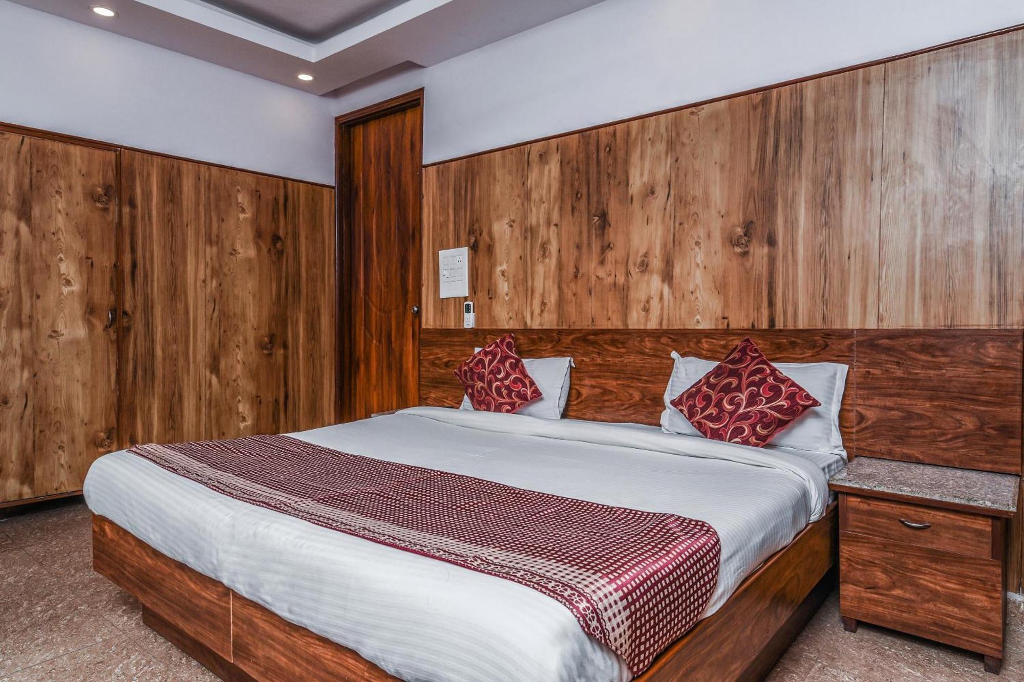 Dream Palace Laxmi Nagar Hotel 3*