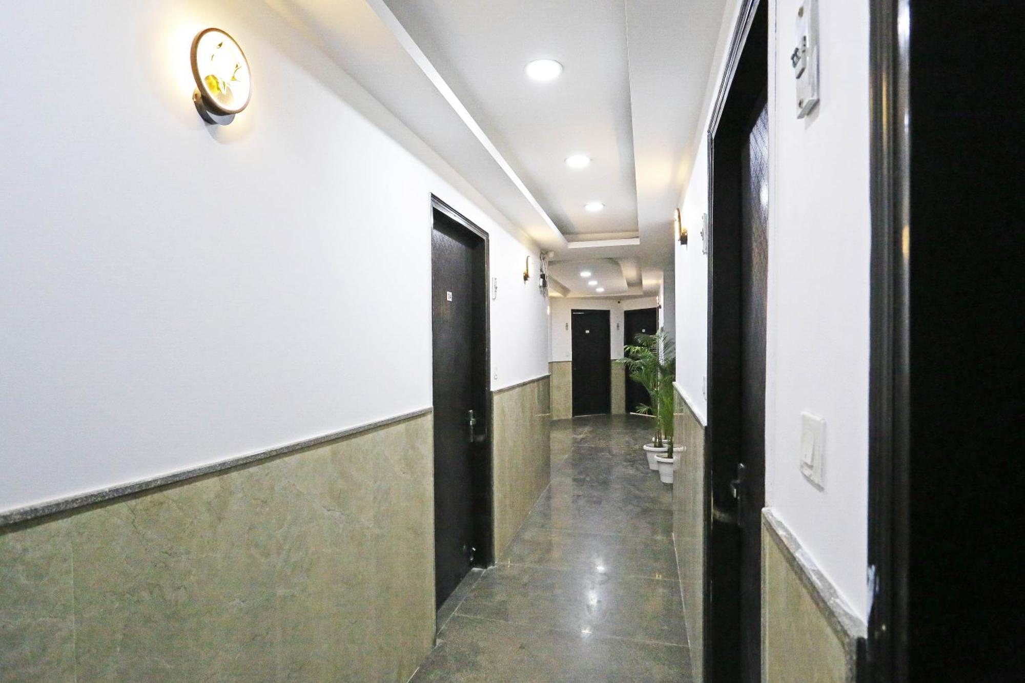 Airport Swan Near Delhi Airport Hotel 4*