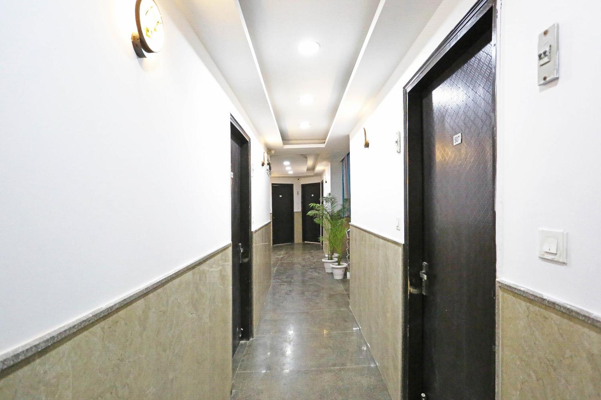 Airport Swan Near Delhi Airport 4*
