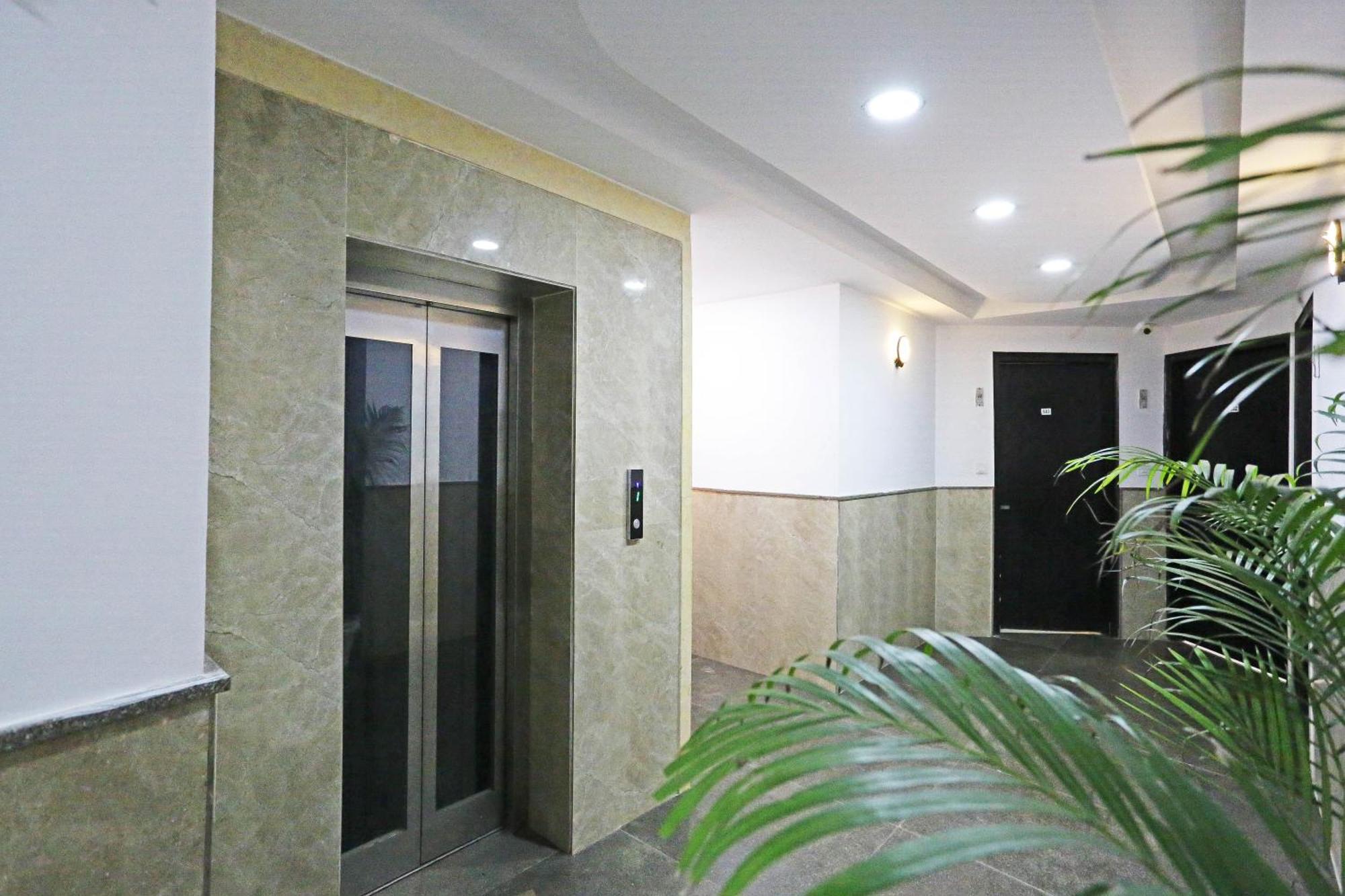 Airport Swan Near Delhi Airport 4*