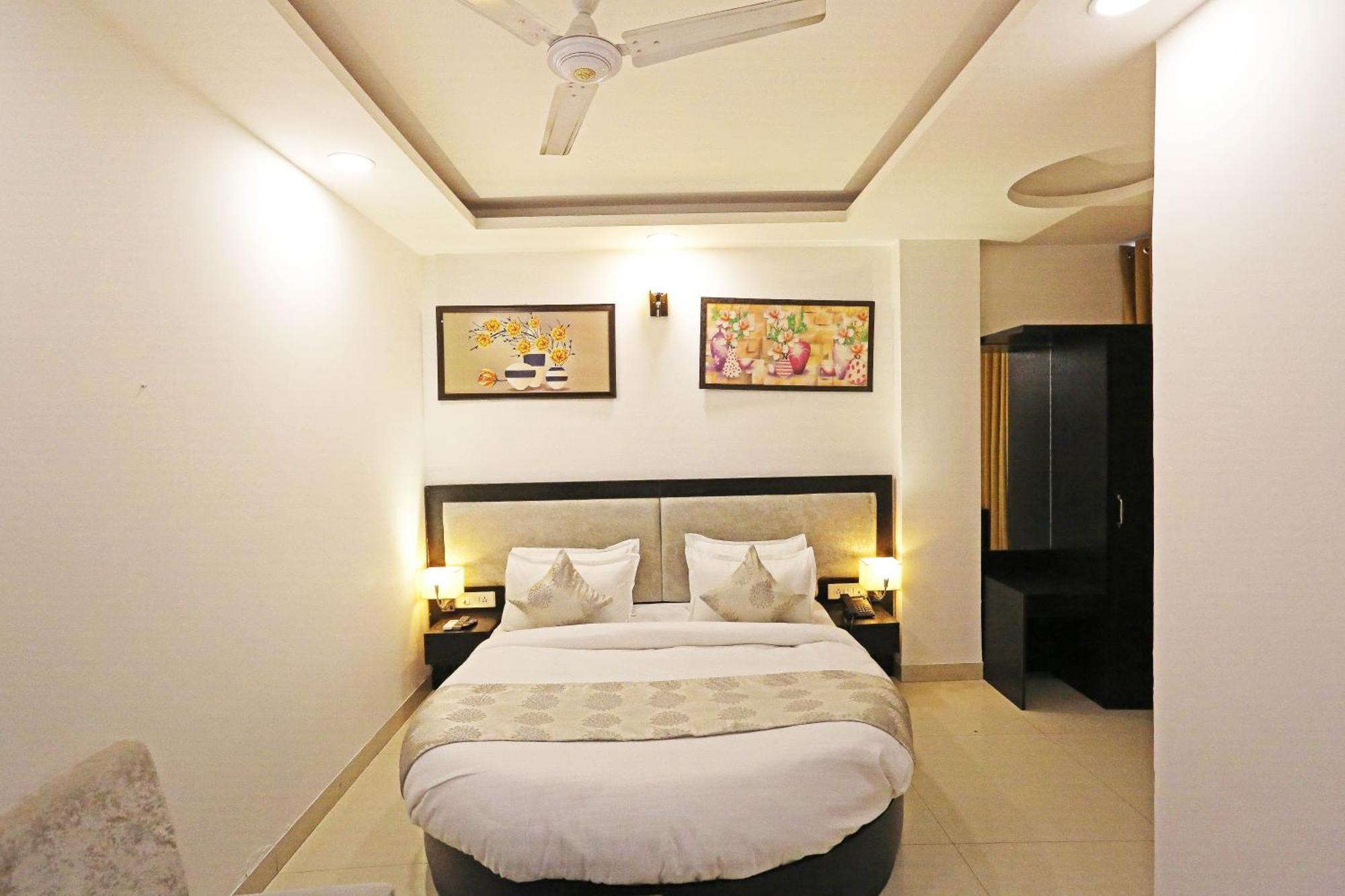 Hotel Airport Swan Near Delhi Airport 4*