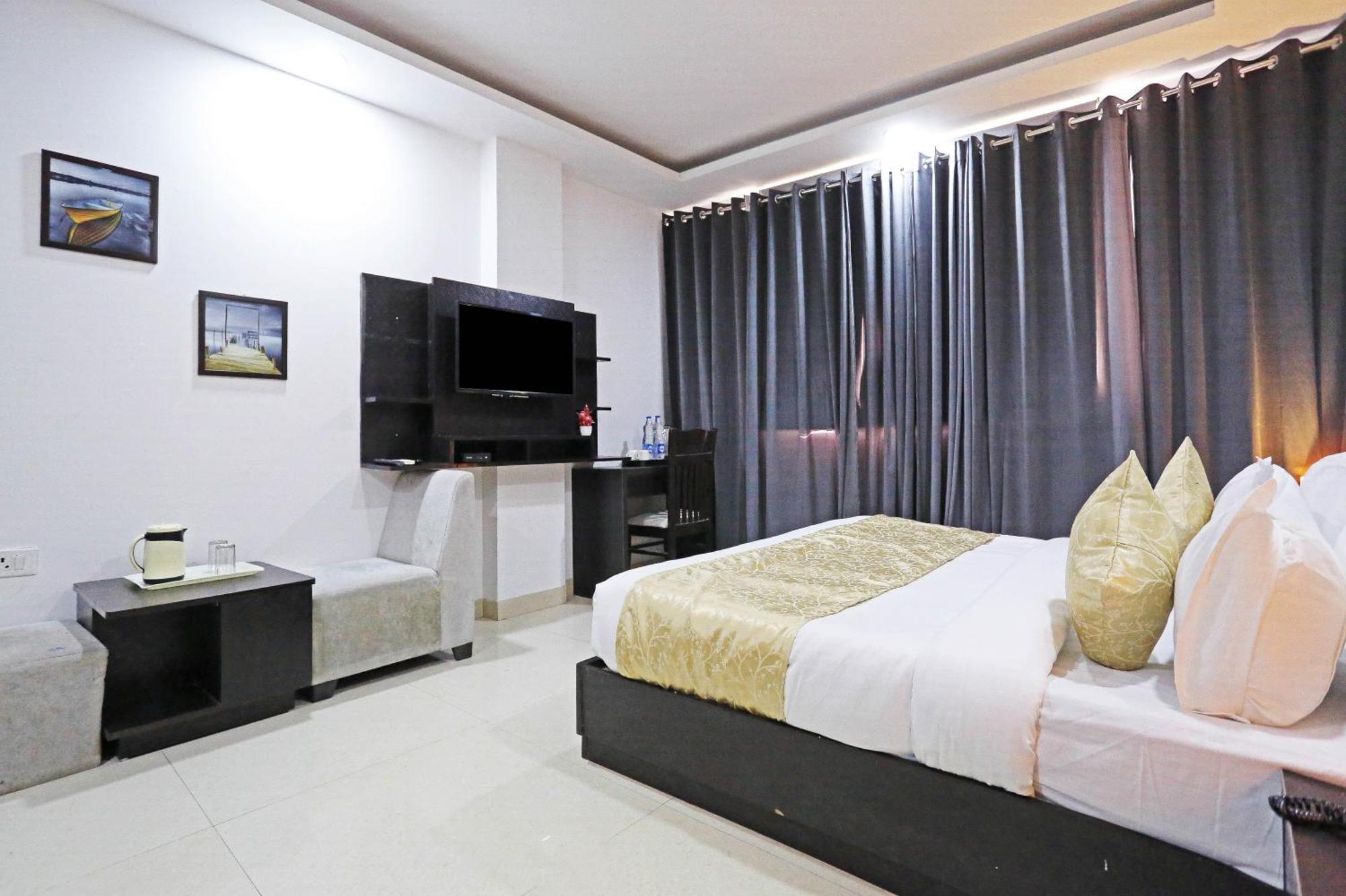 Hotel Airport Swan Near Delhi Airport 4*