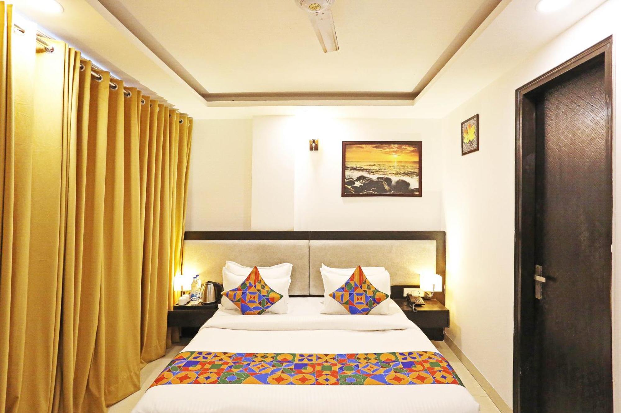 Hotel Airport Swan Near Delhi Airport 4*