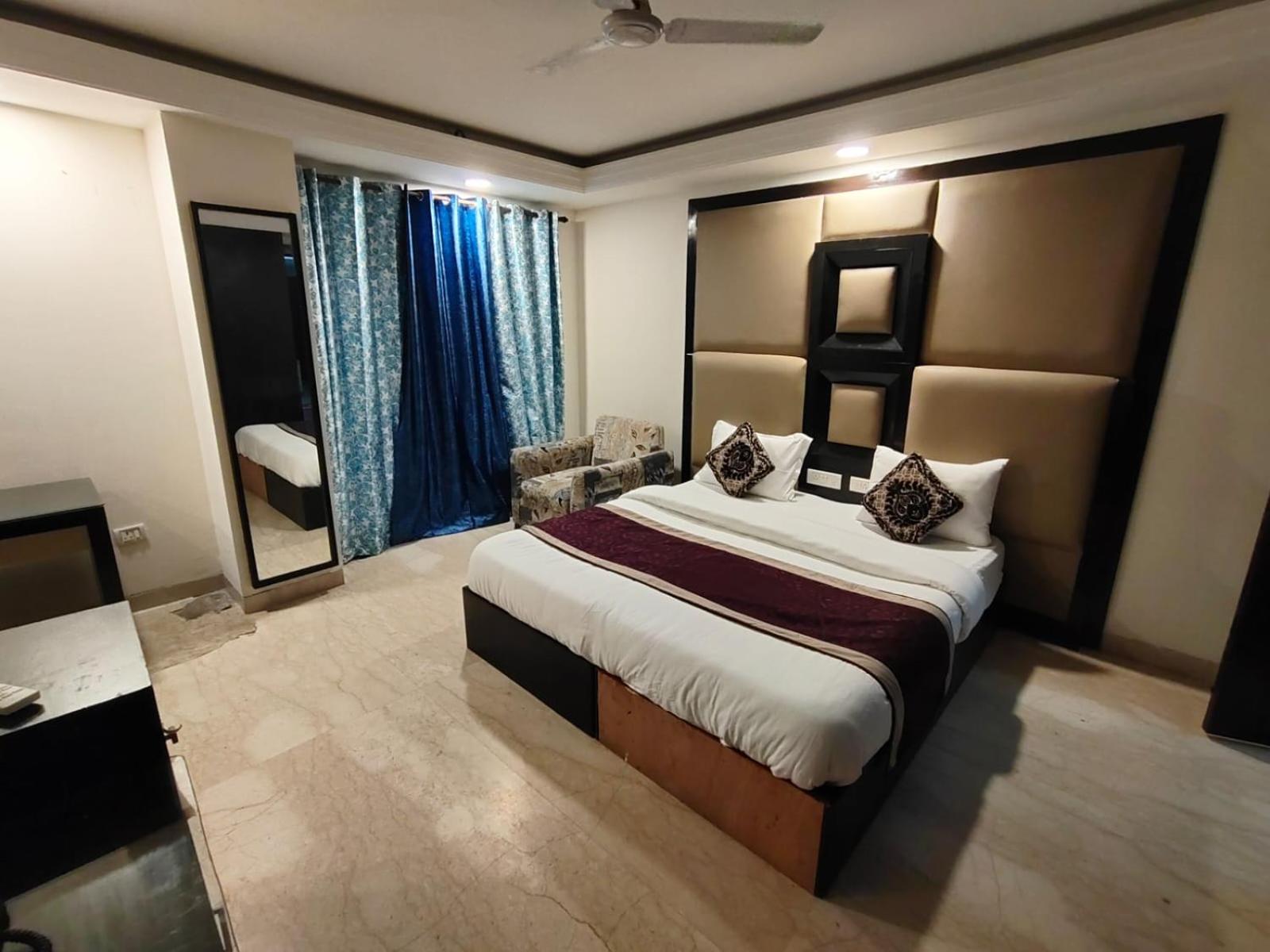 Hotel Gk Residency Kailash Colony 3*