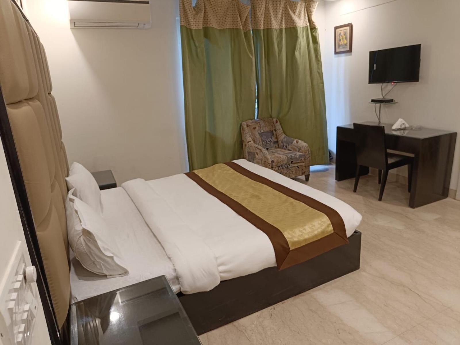 Gk Residency Kailash Colony 3*