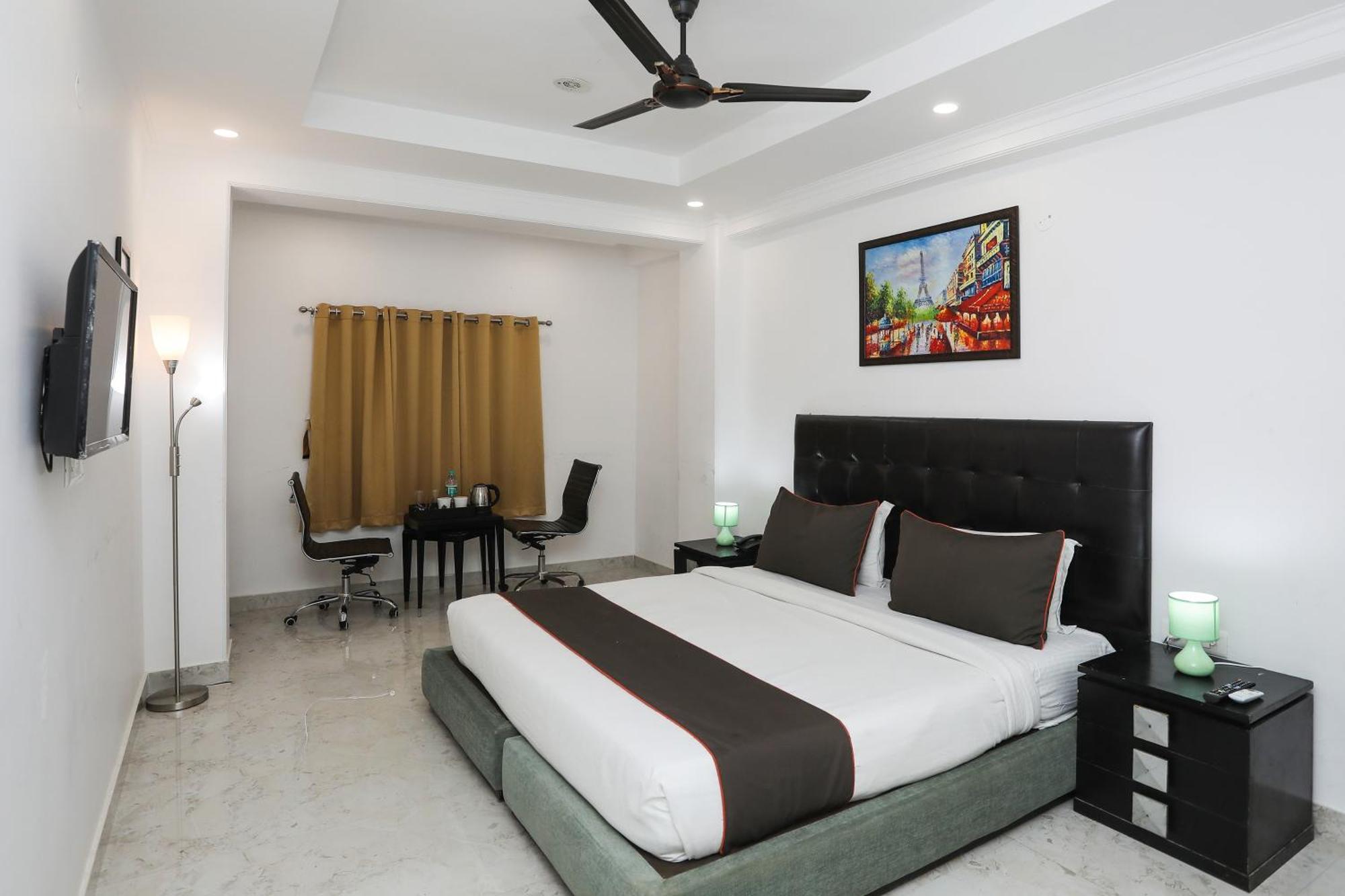 Collection O Residency Near Dwarka Sector 21 Metro Station 3*