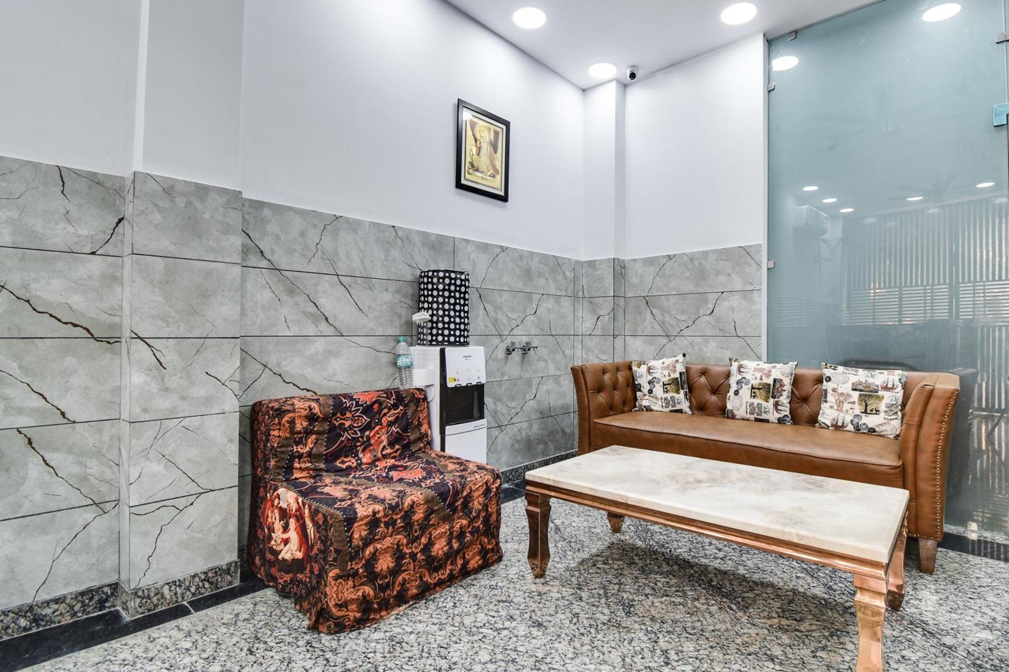 Oyo Flagship The Flaurish Hotel New Delhi