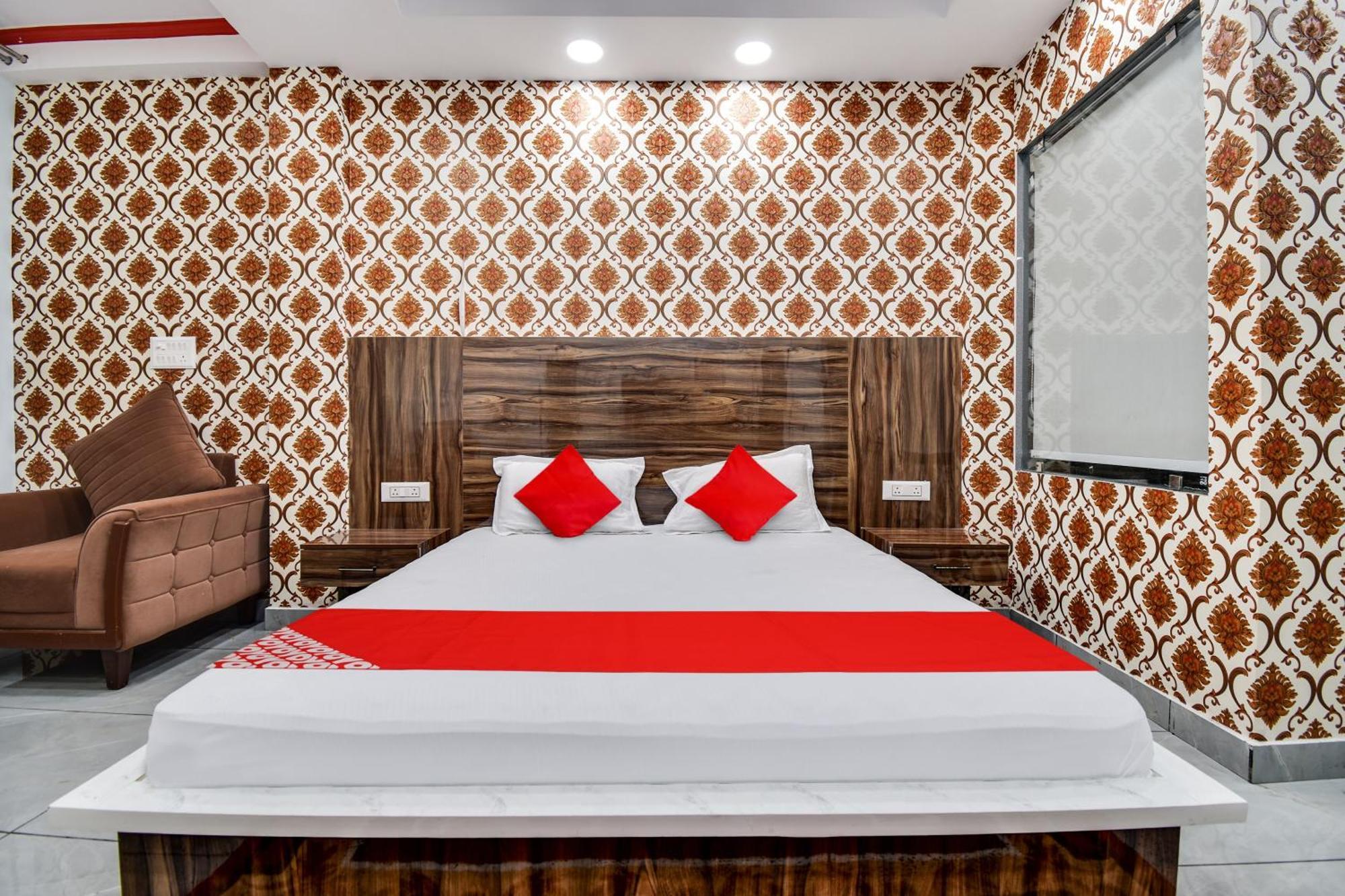 Oyo Flagship The Flaurish New Delhi