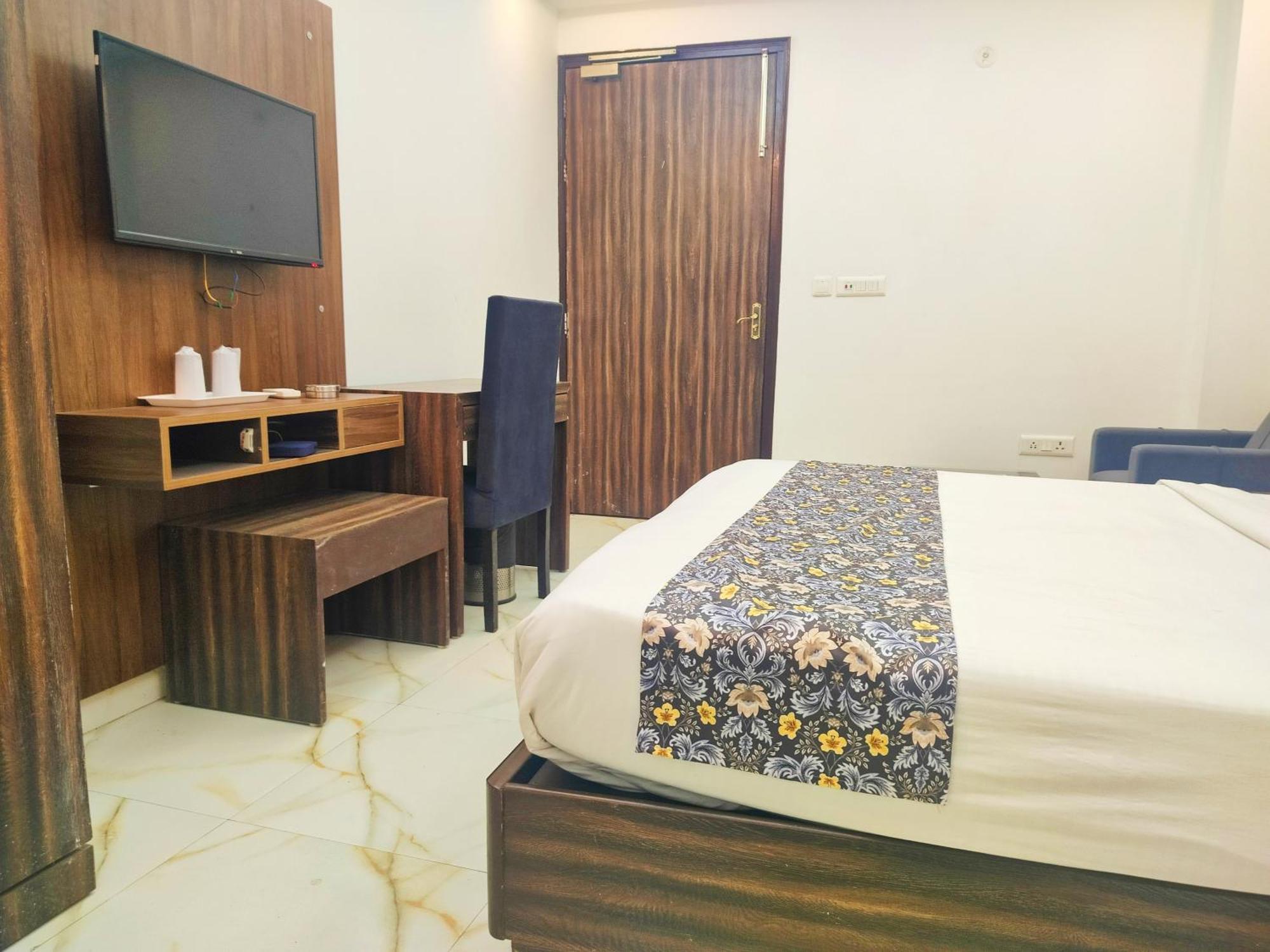 Hotel Amara Inn- Near Igi Delhi Airport 3*