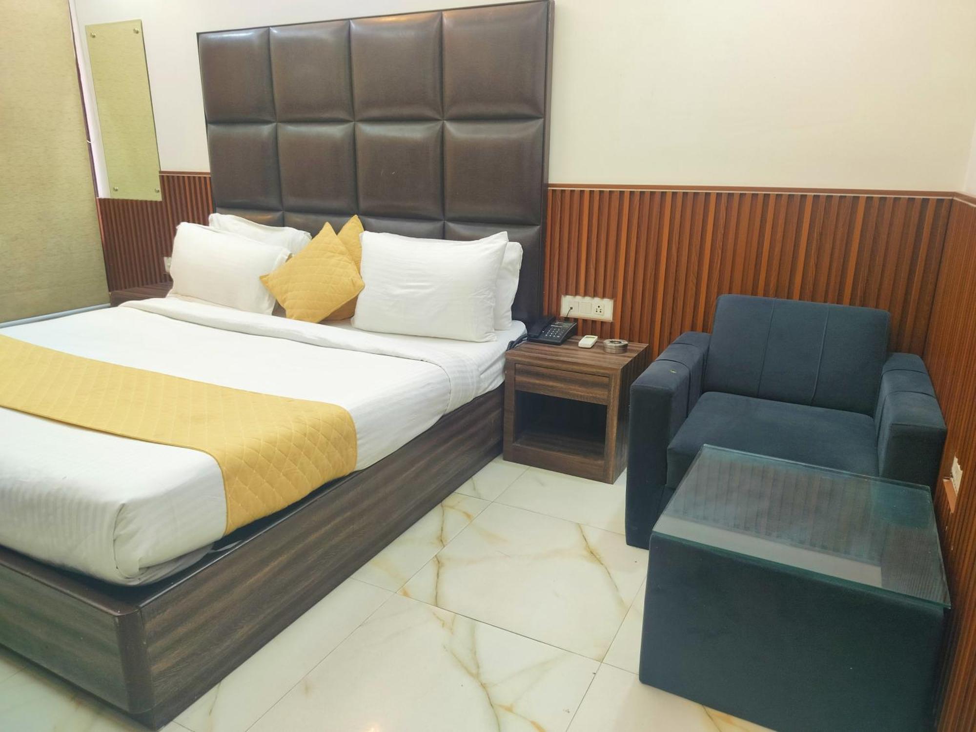 Hotel Amara Inn- Near Igi Delhi Airport Nova Deli