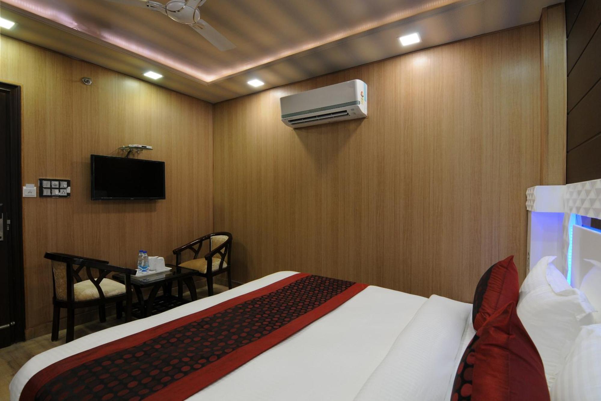 O Flyover Hotel