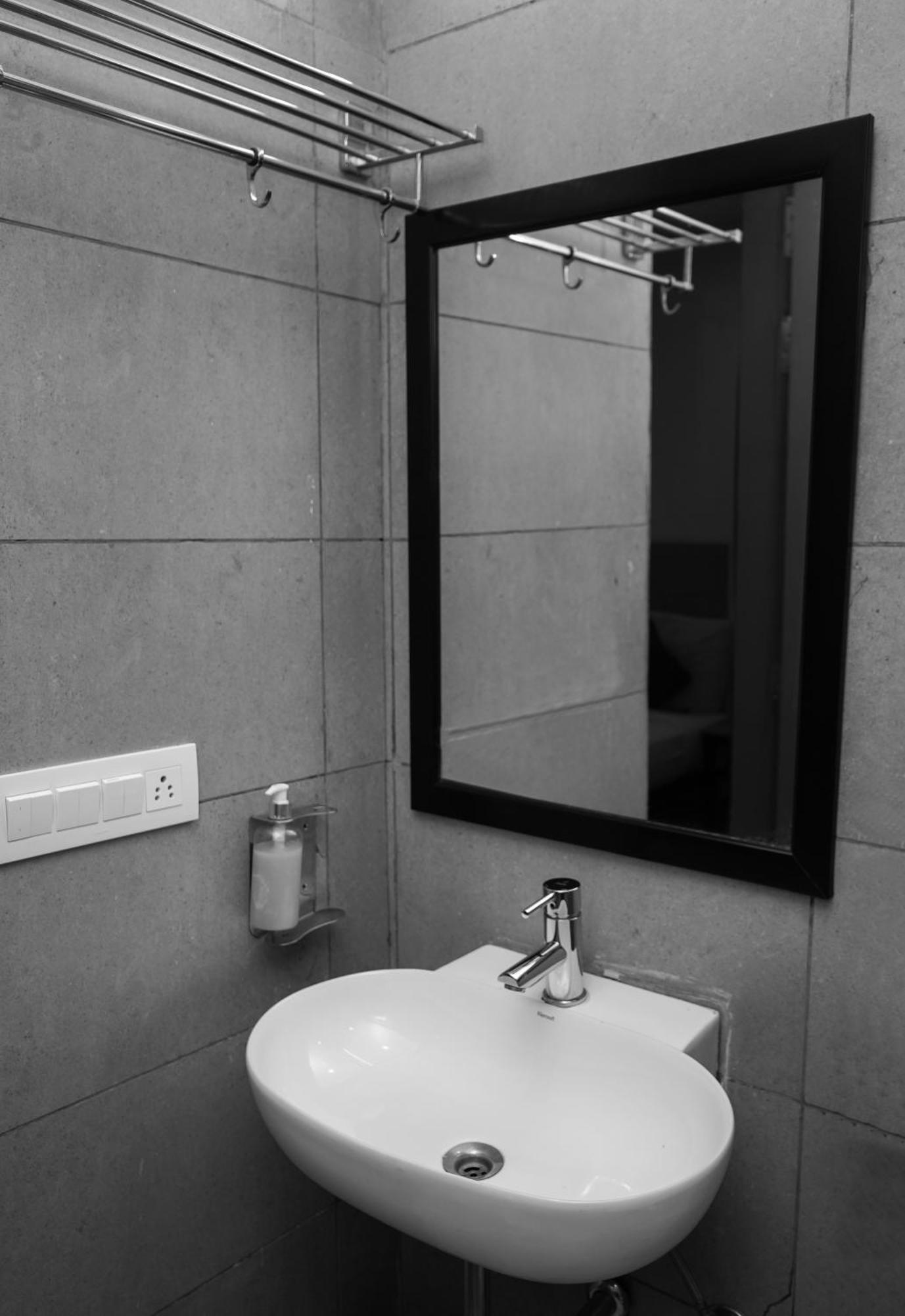 Hotel Admiral Delhi Airport New Delhi