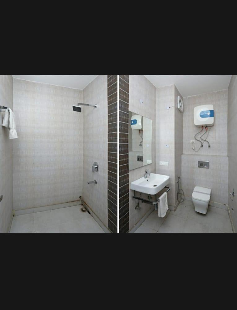 International Embassy Hotel 3*