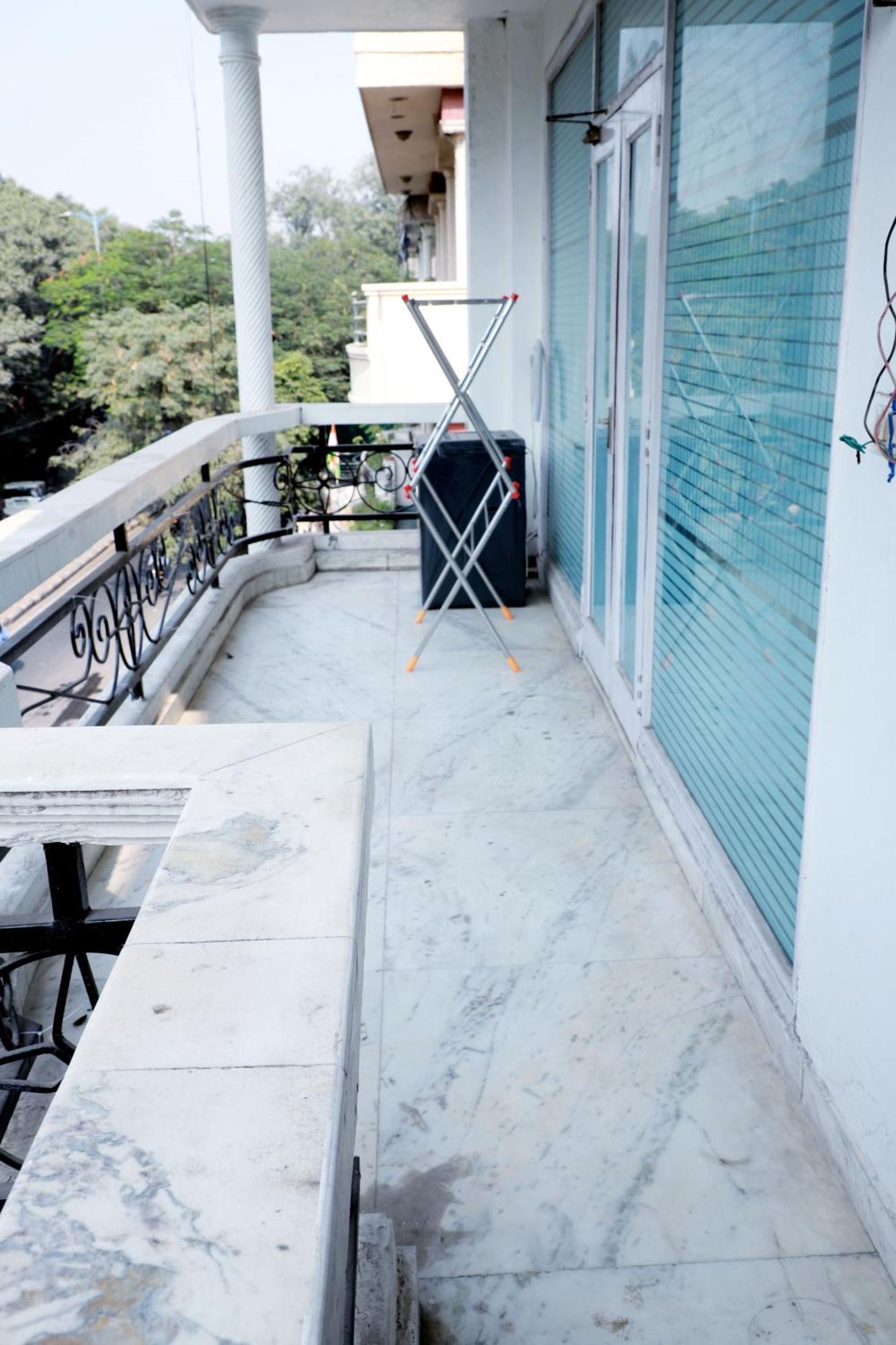 Fortune Service 2bhk,e28 Saket 2a New Delhi