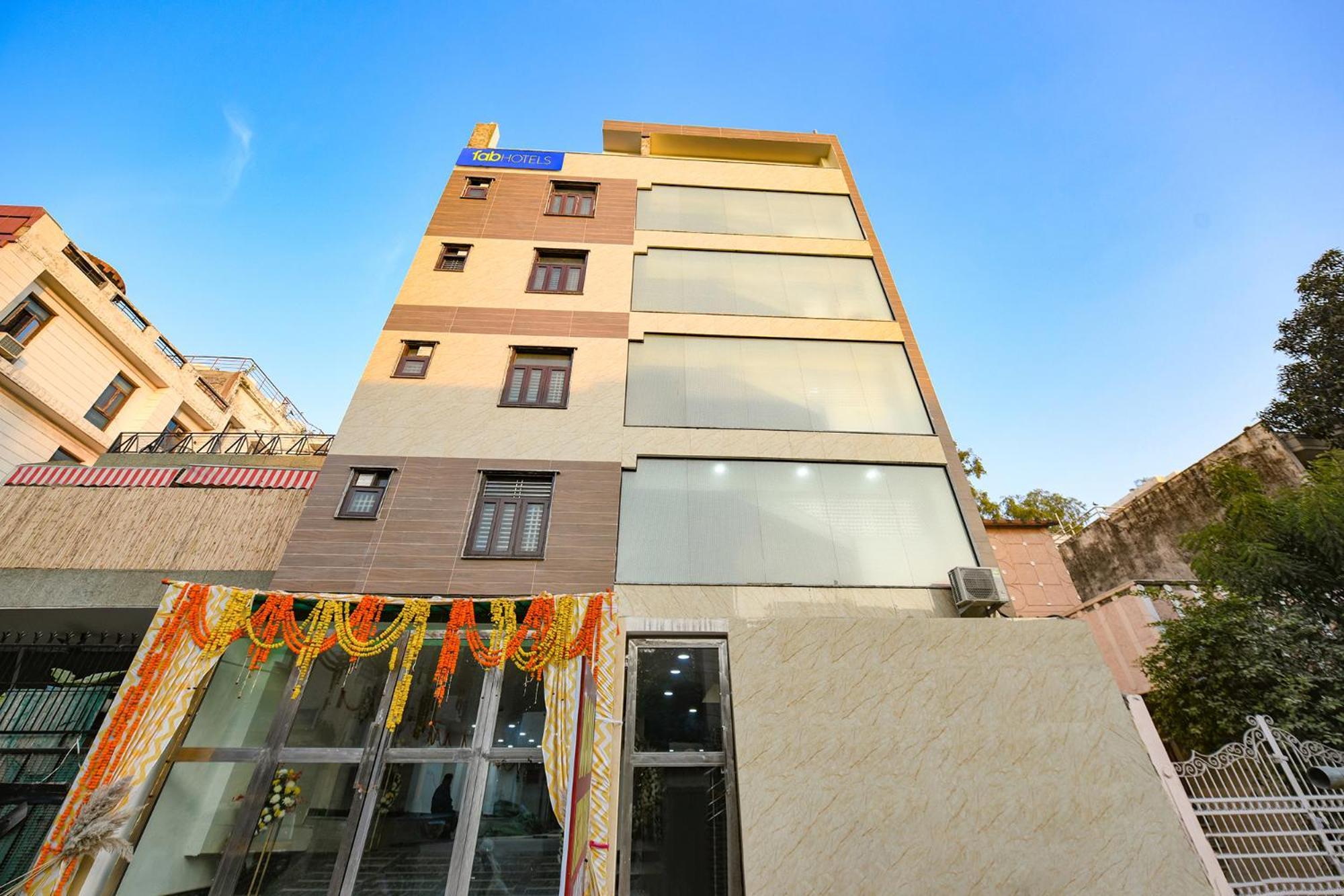 Hotel Fabhotel Mona International 3*
