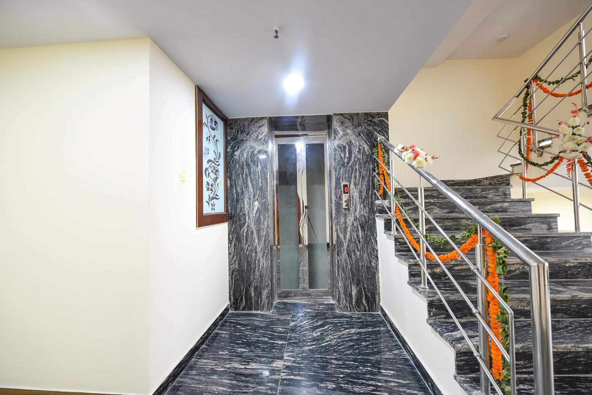 Fabhotel Mona International New Delhi
