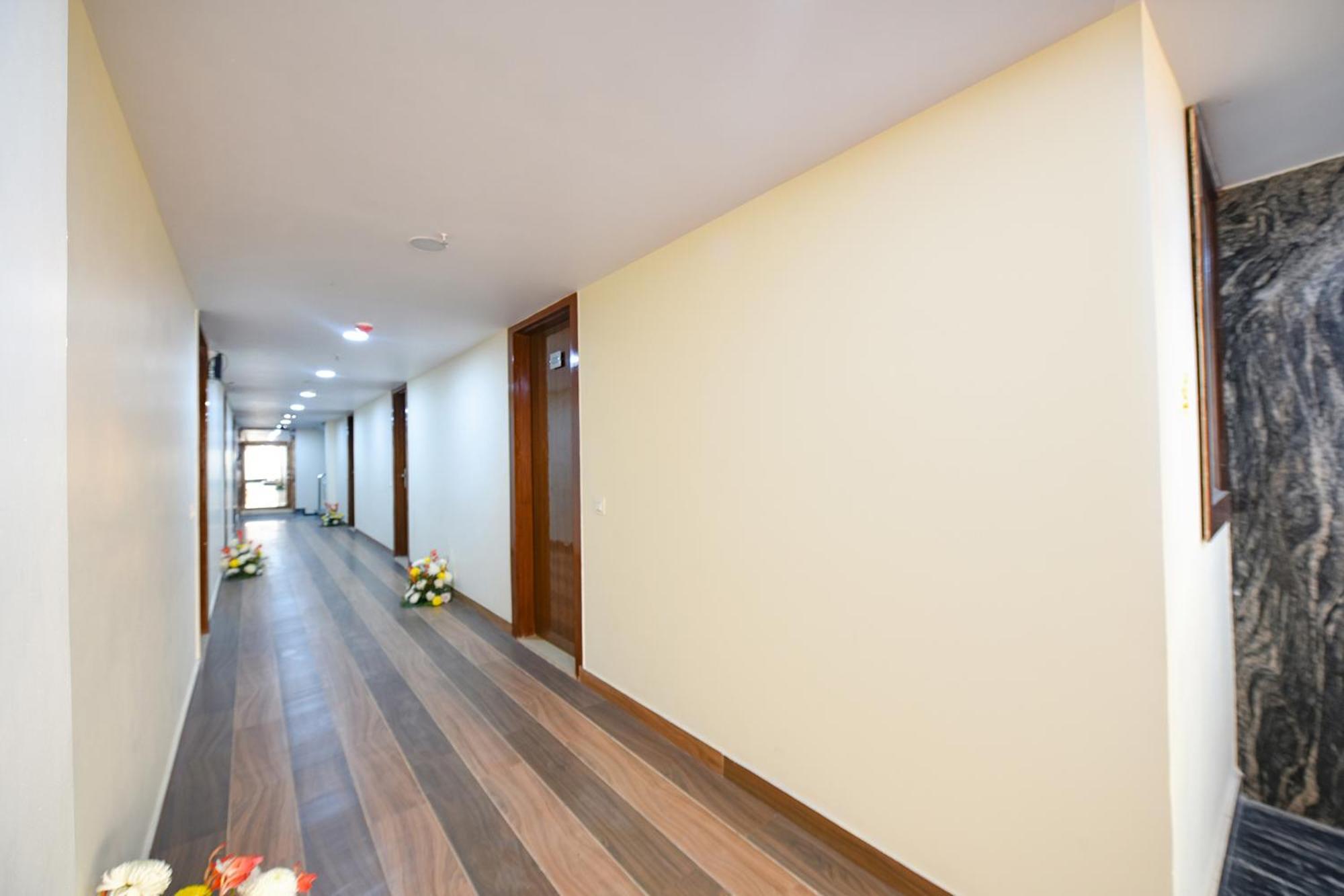 Hotel Fabhotel Mona International 3*
