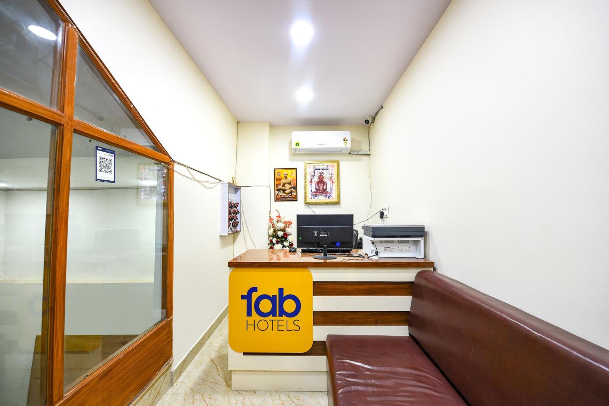 Fabhotel Mona International New Delhi