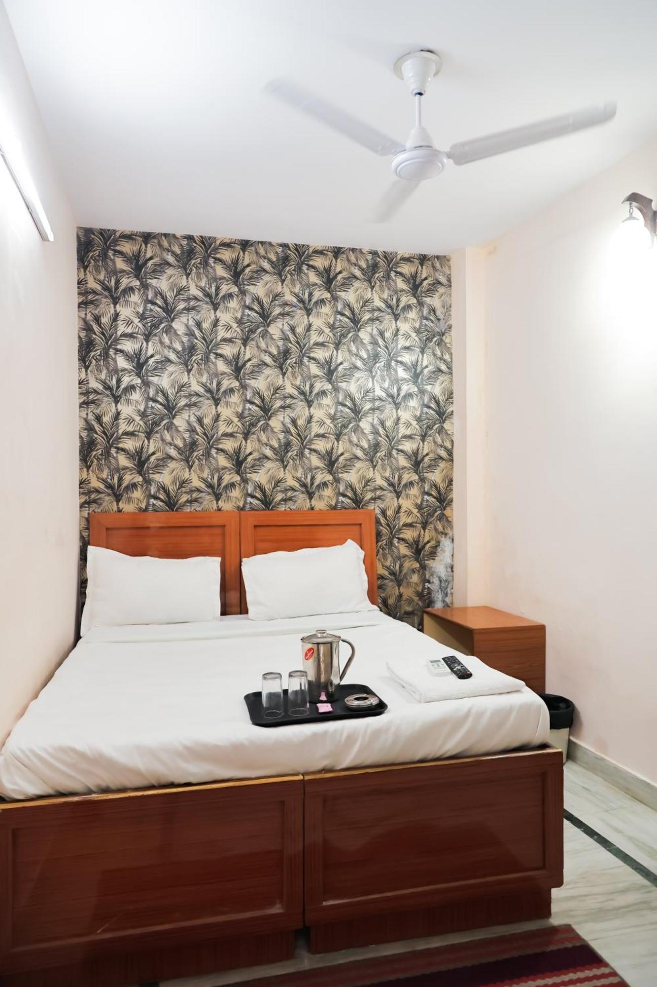 In Laxmi Nagar 3* New Delhi