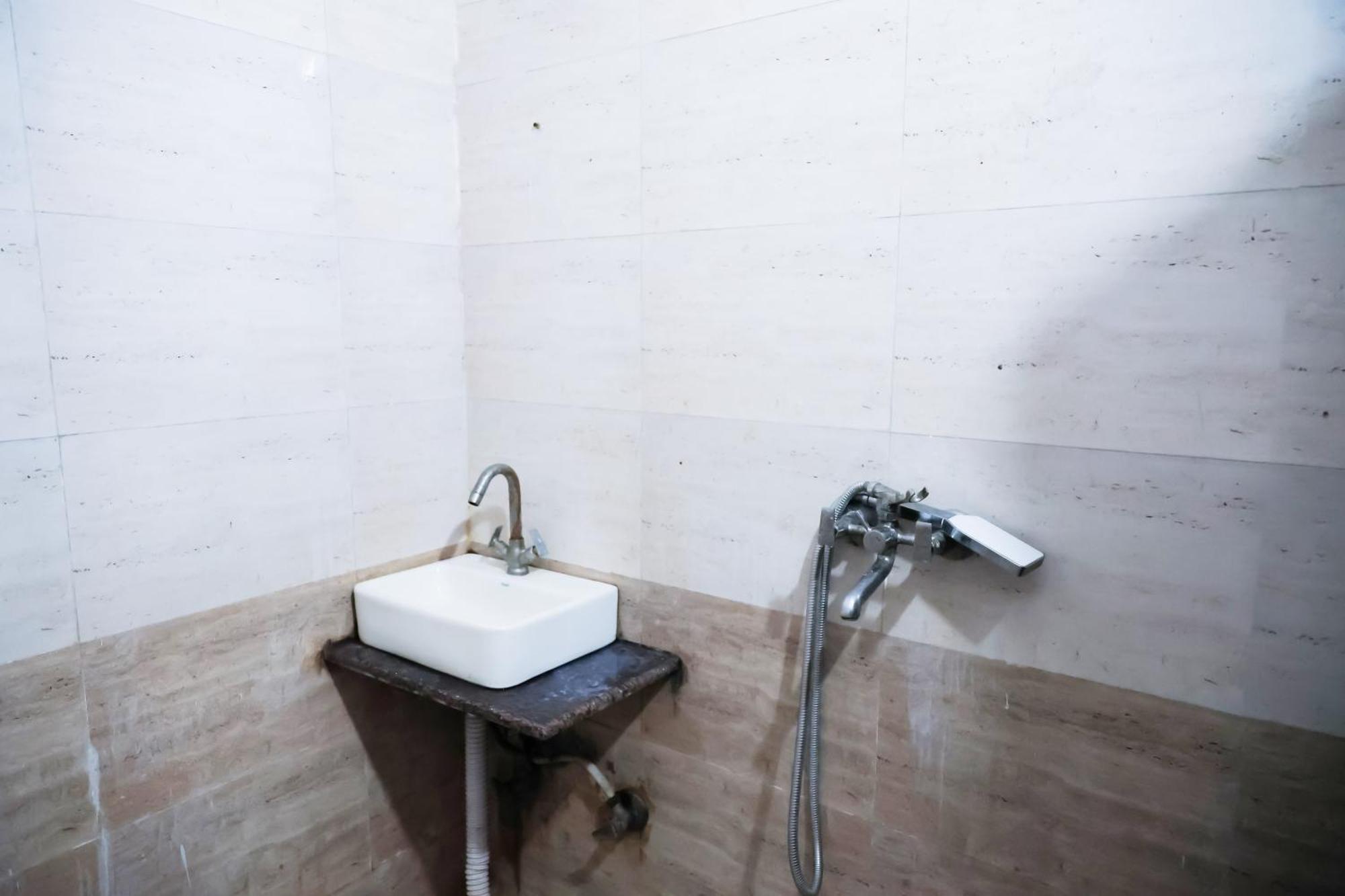 Hotel In Laxmi Nagar 3*