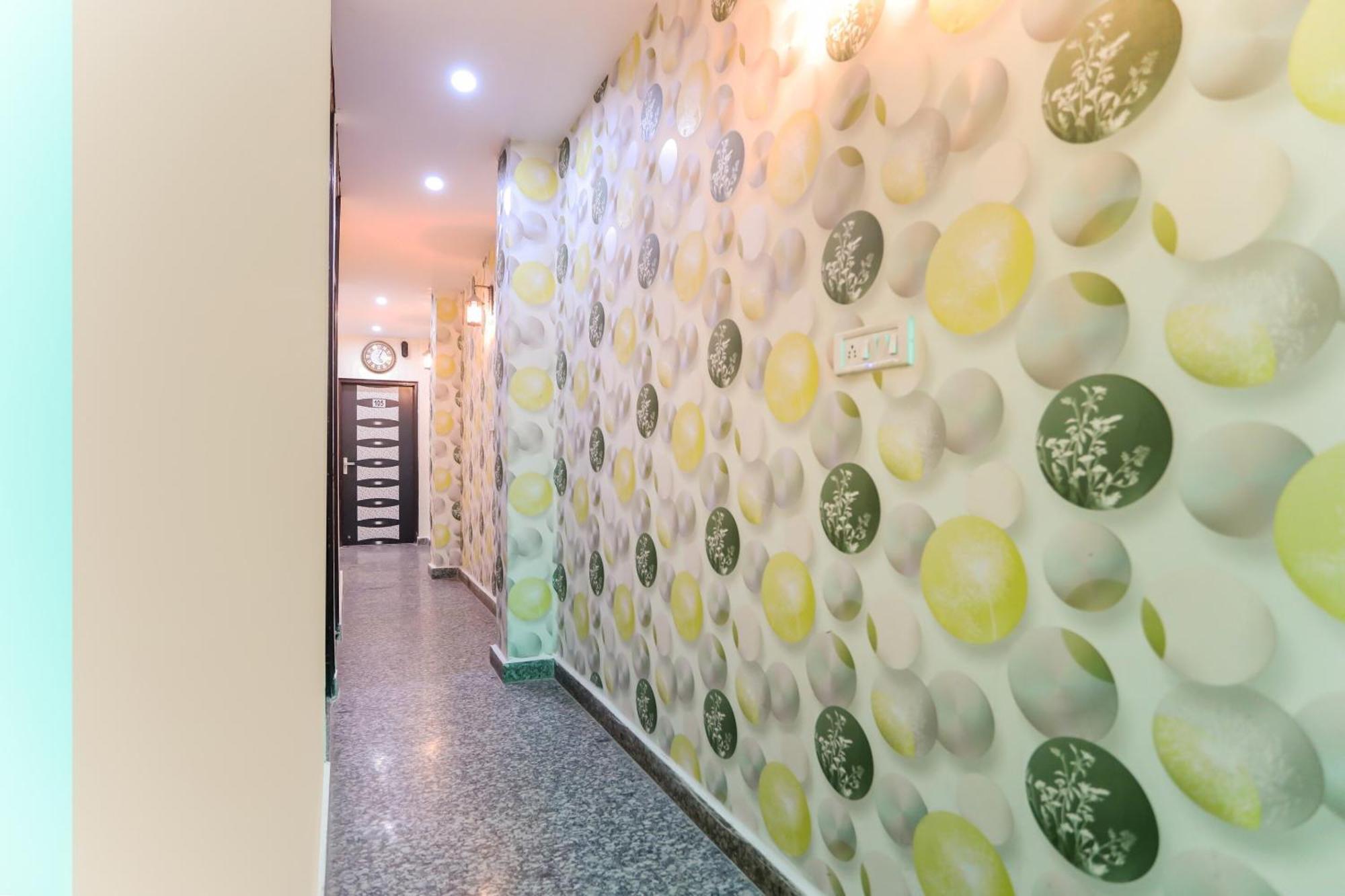 Oyo Flagship 7705 The Sky Residency Hotel 3*