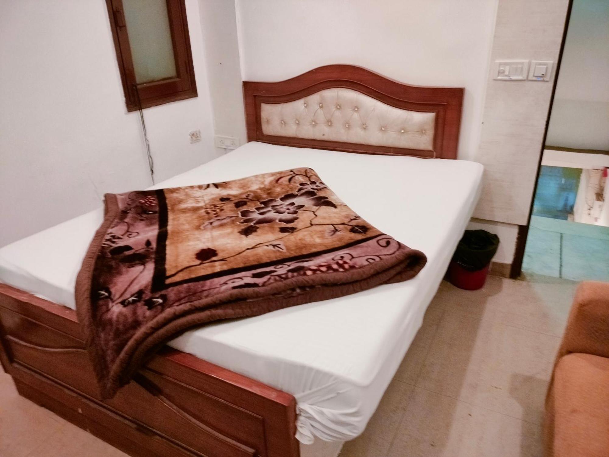 Geetanjali * New Delhi