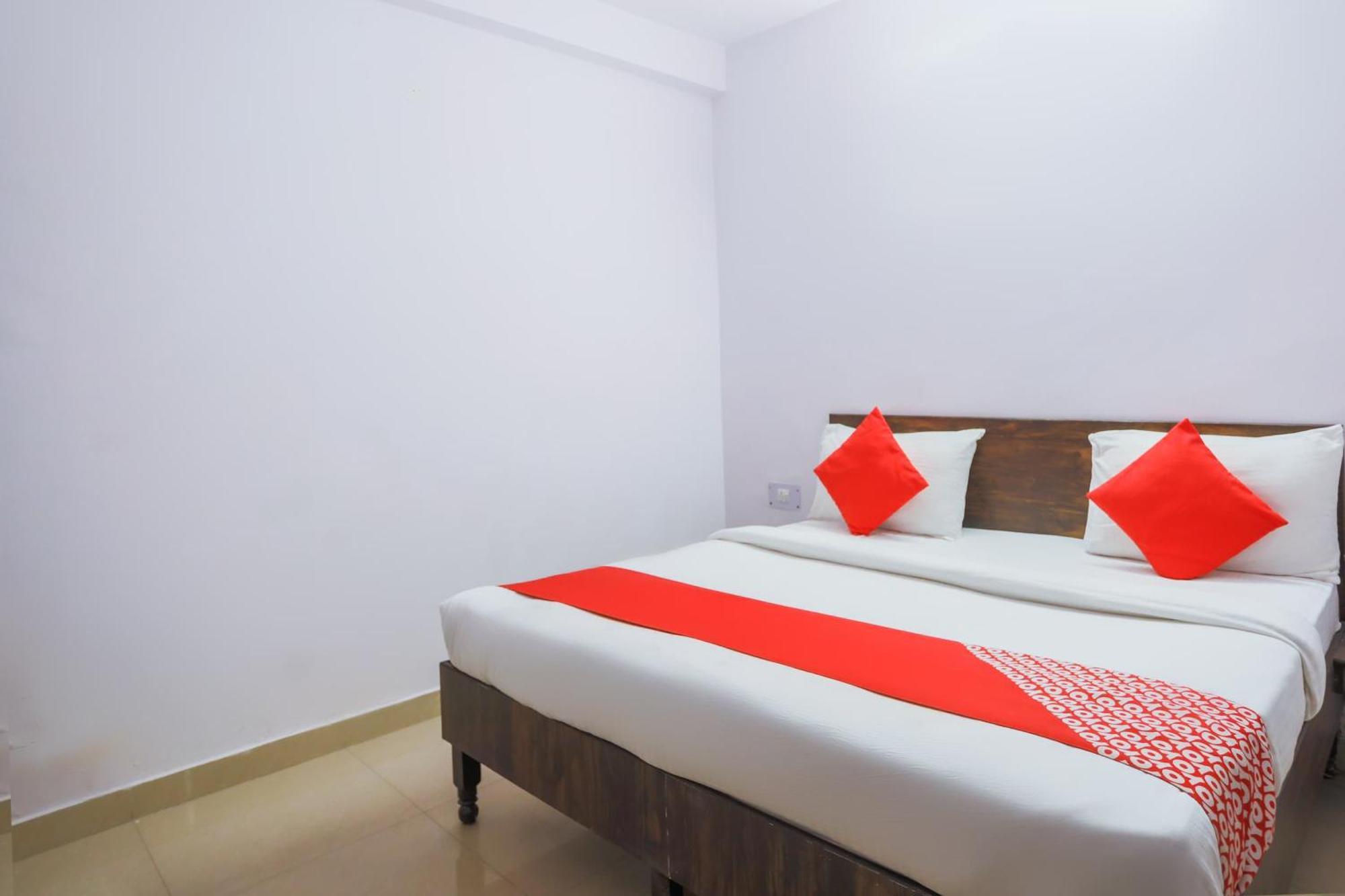 Hotel Oyo Flagship 70819 Royal King 3*