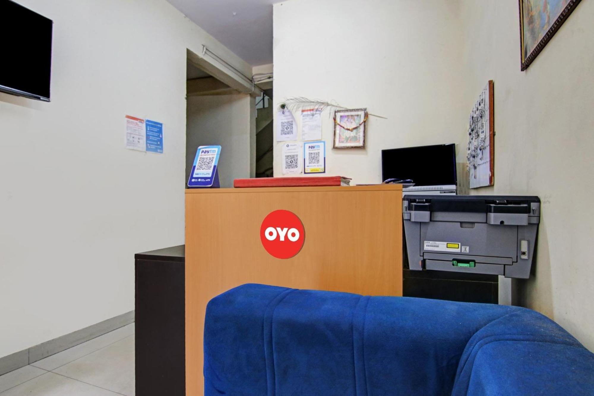 Oyo Flagship Pleasure Near Haiderpur Metro Station Nova Deli
