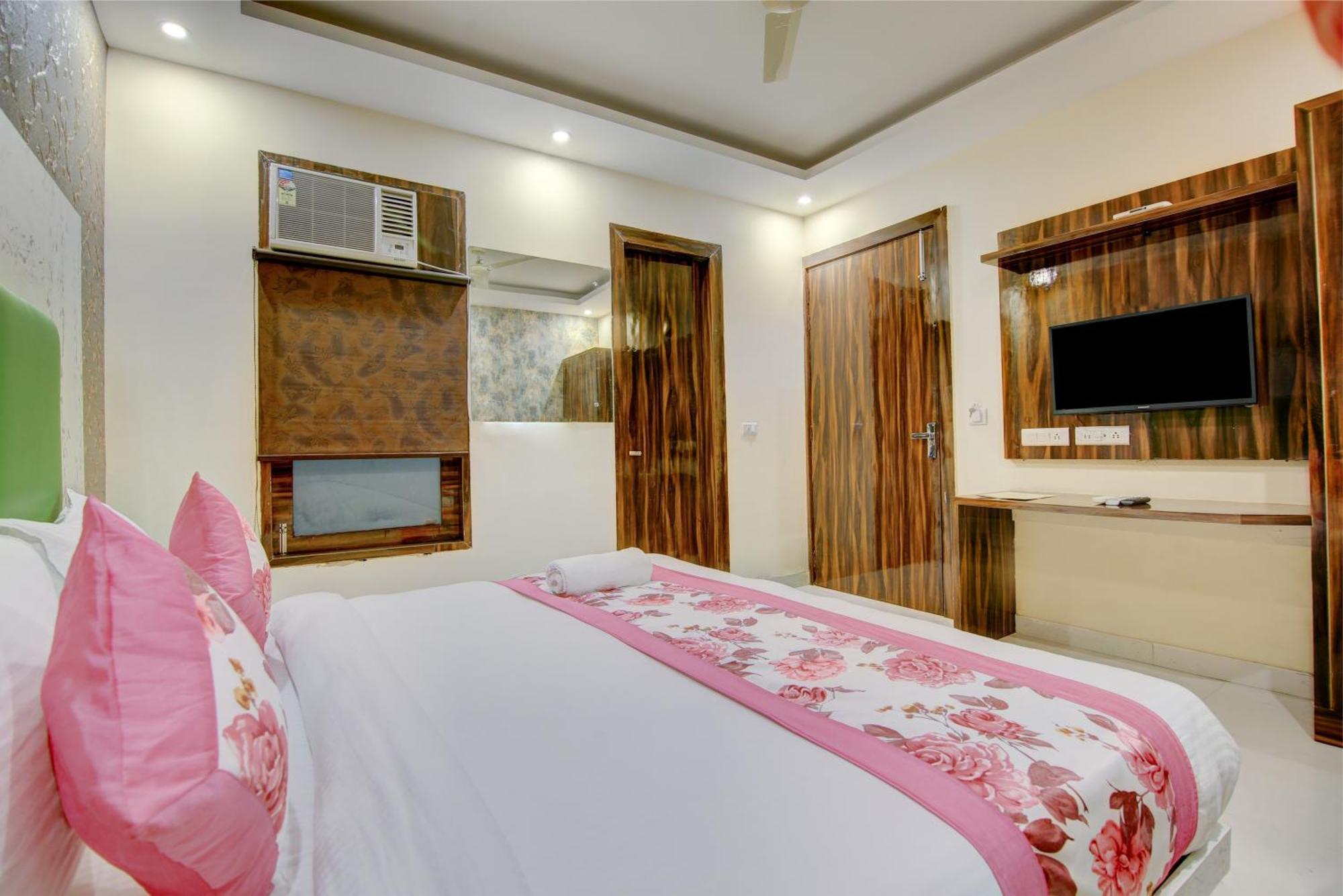 Smart Signature Delhi Airport Hotel New Delhi