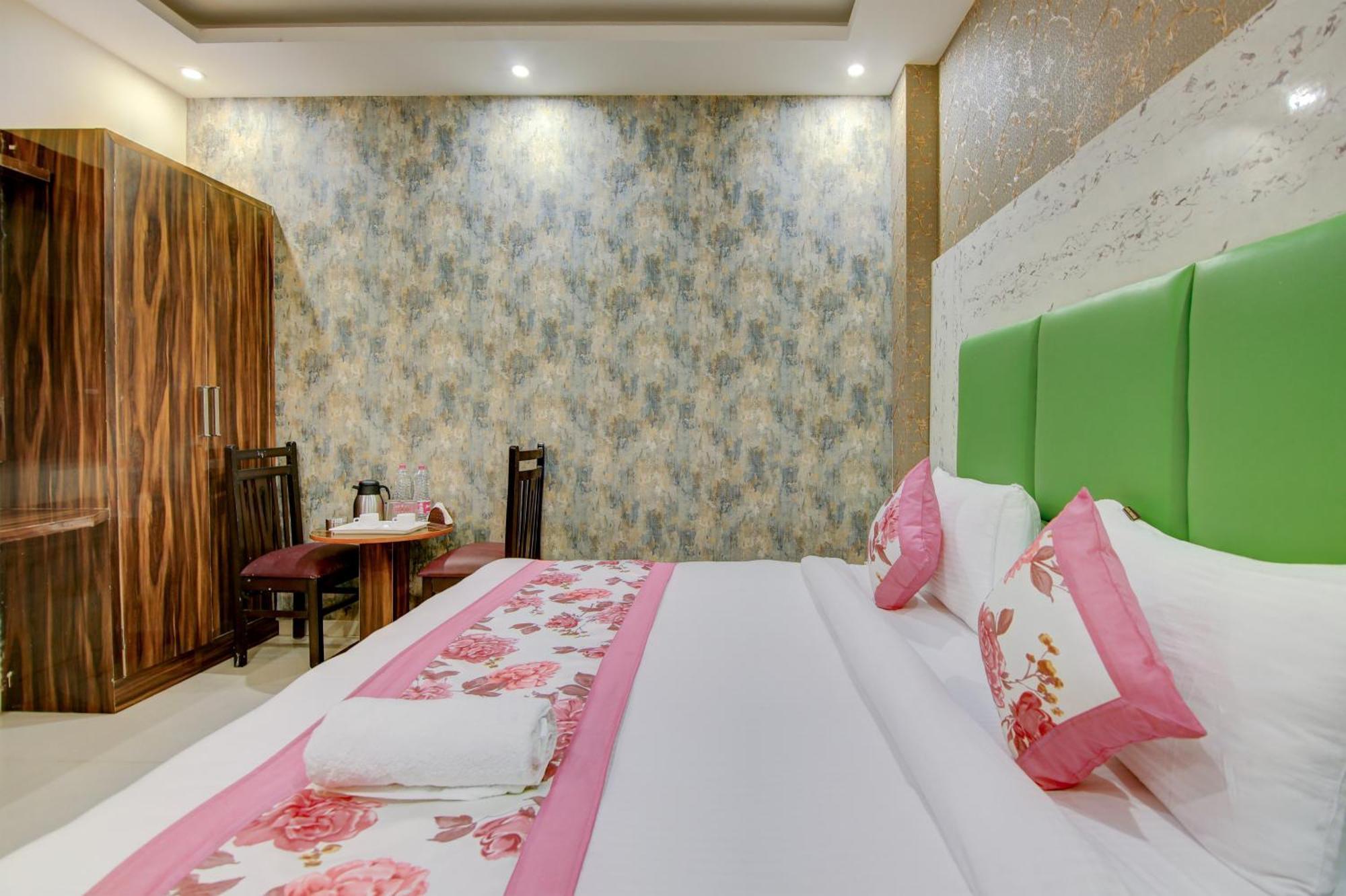 Hotel Smart Signature Delhi Airport 4*