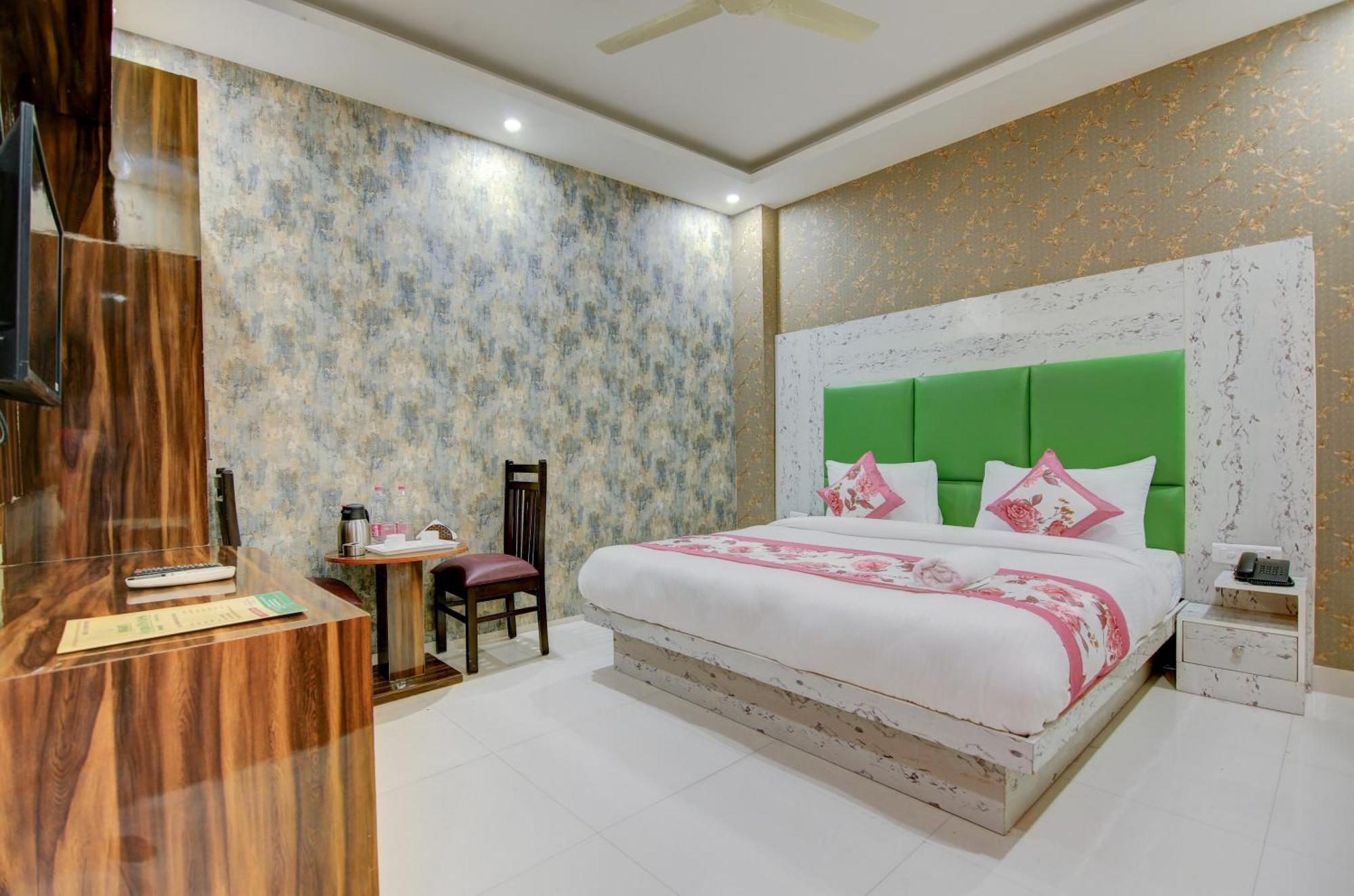 Smart Signature Delhi Airport New Delhi