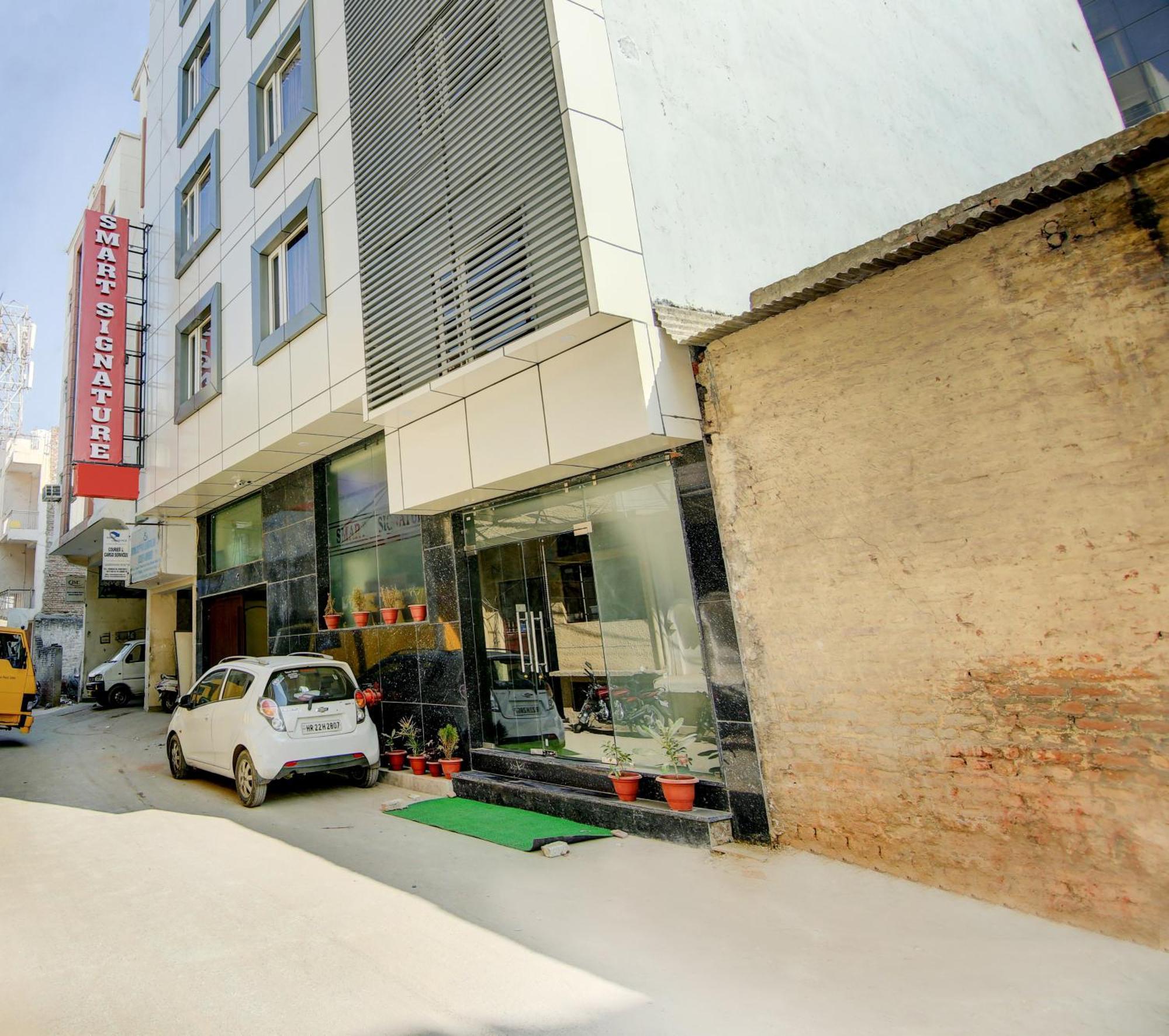 Smart Plaza Hotel