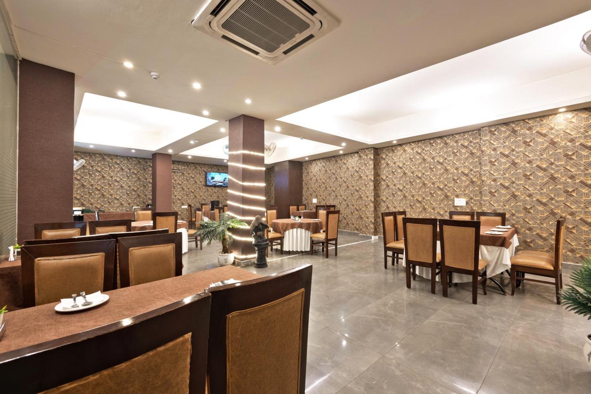 Luxury Tashree At Airport 4* New Delhi