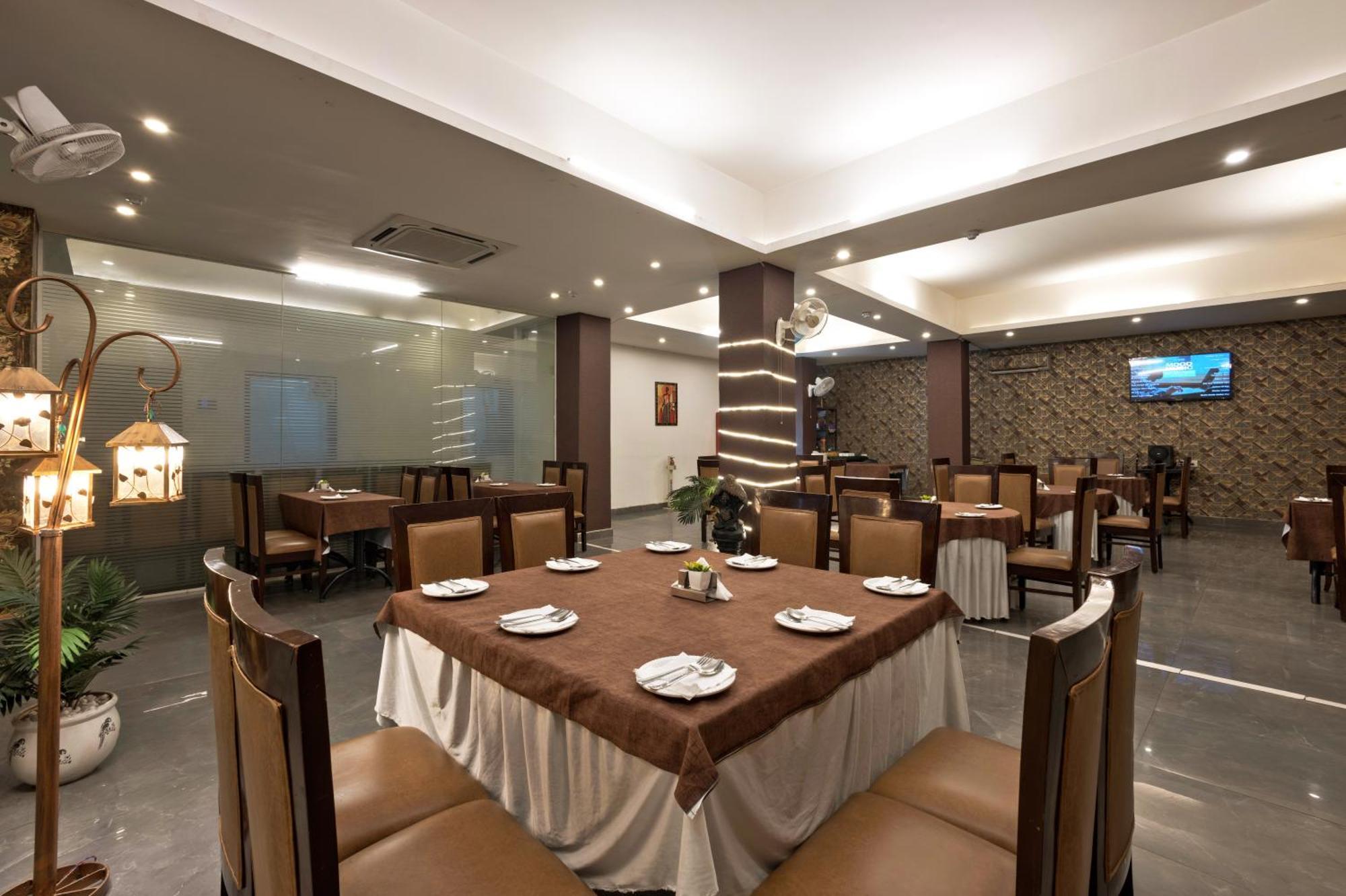 Luxury Tashree At Airport New Delhi