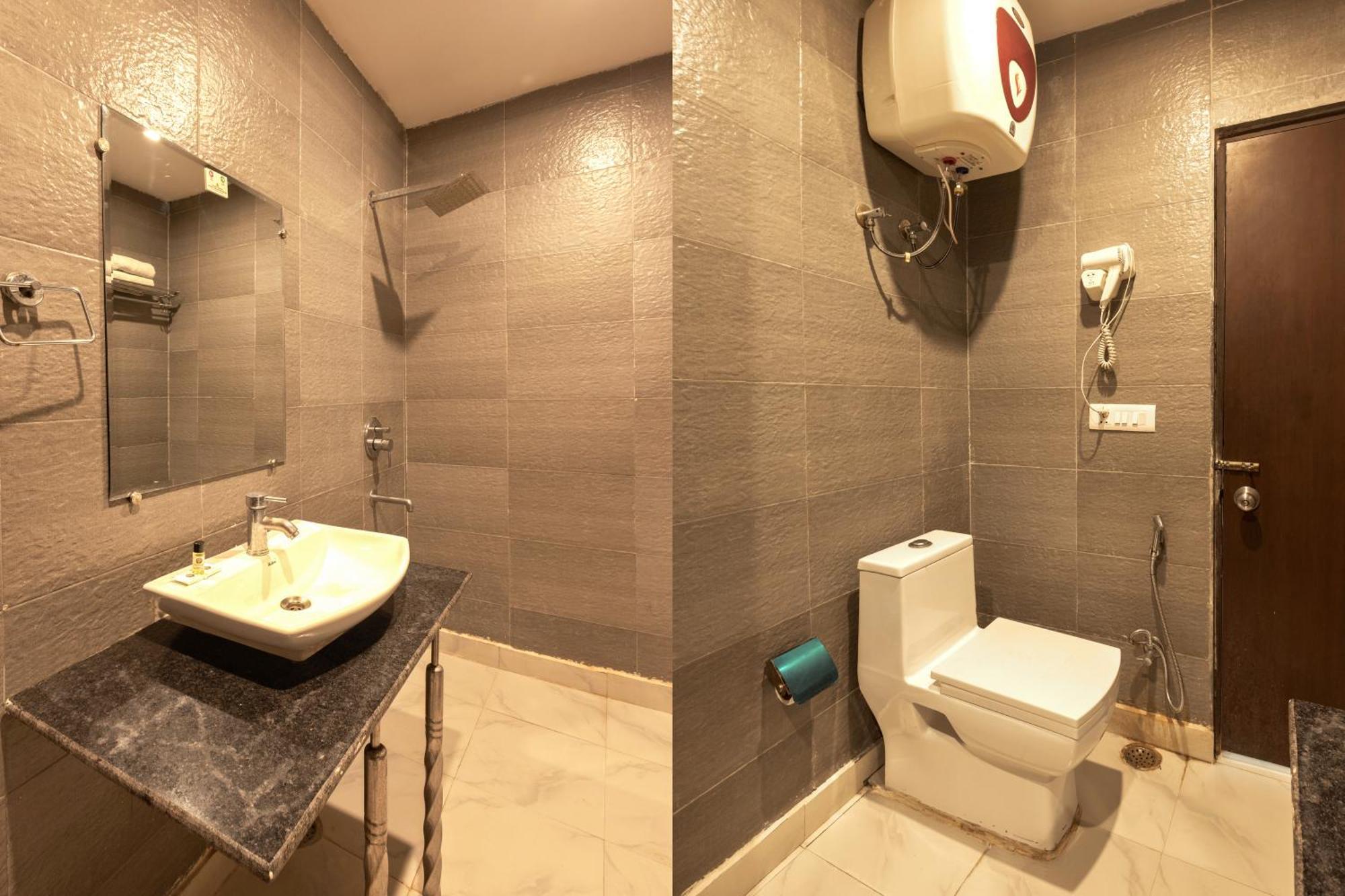 Hotel Luxury Tashree At Airport