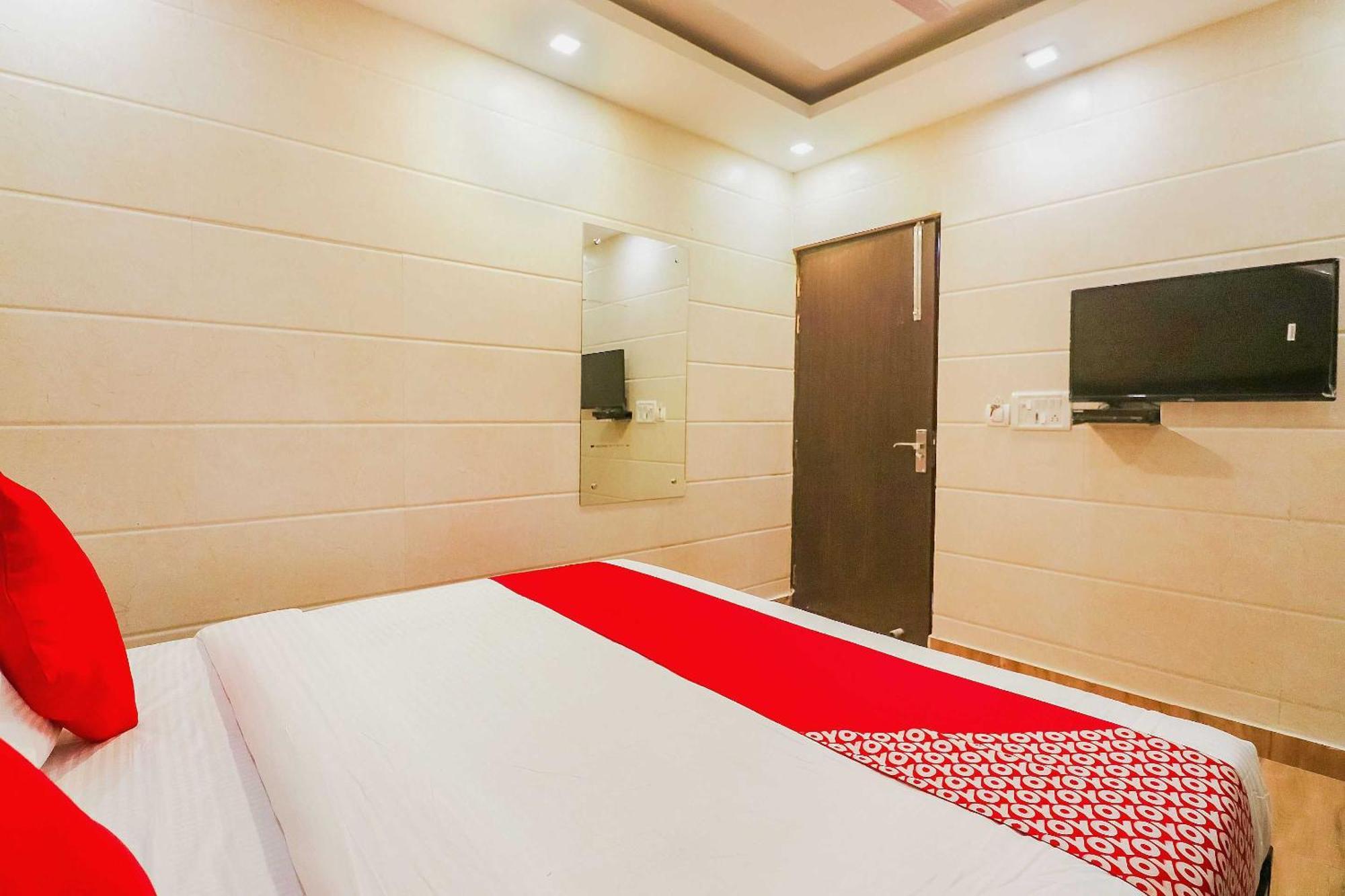 Oyo Flagship The Heights Hotel