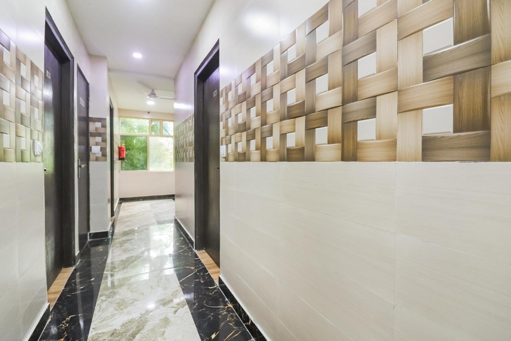 Oyo Flagship The Heights 3* New Delhi