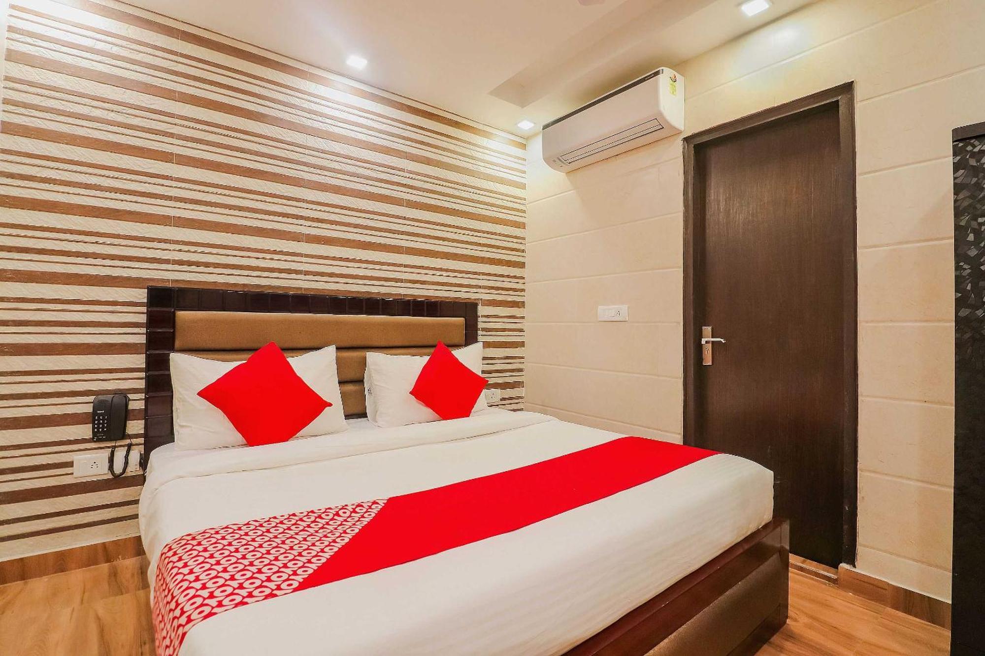 Hotel Oyo Flagship The Heights New Delhi