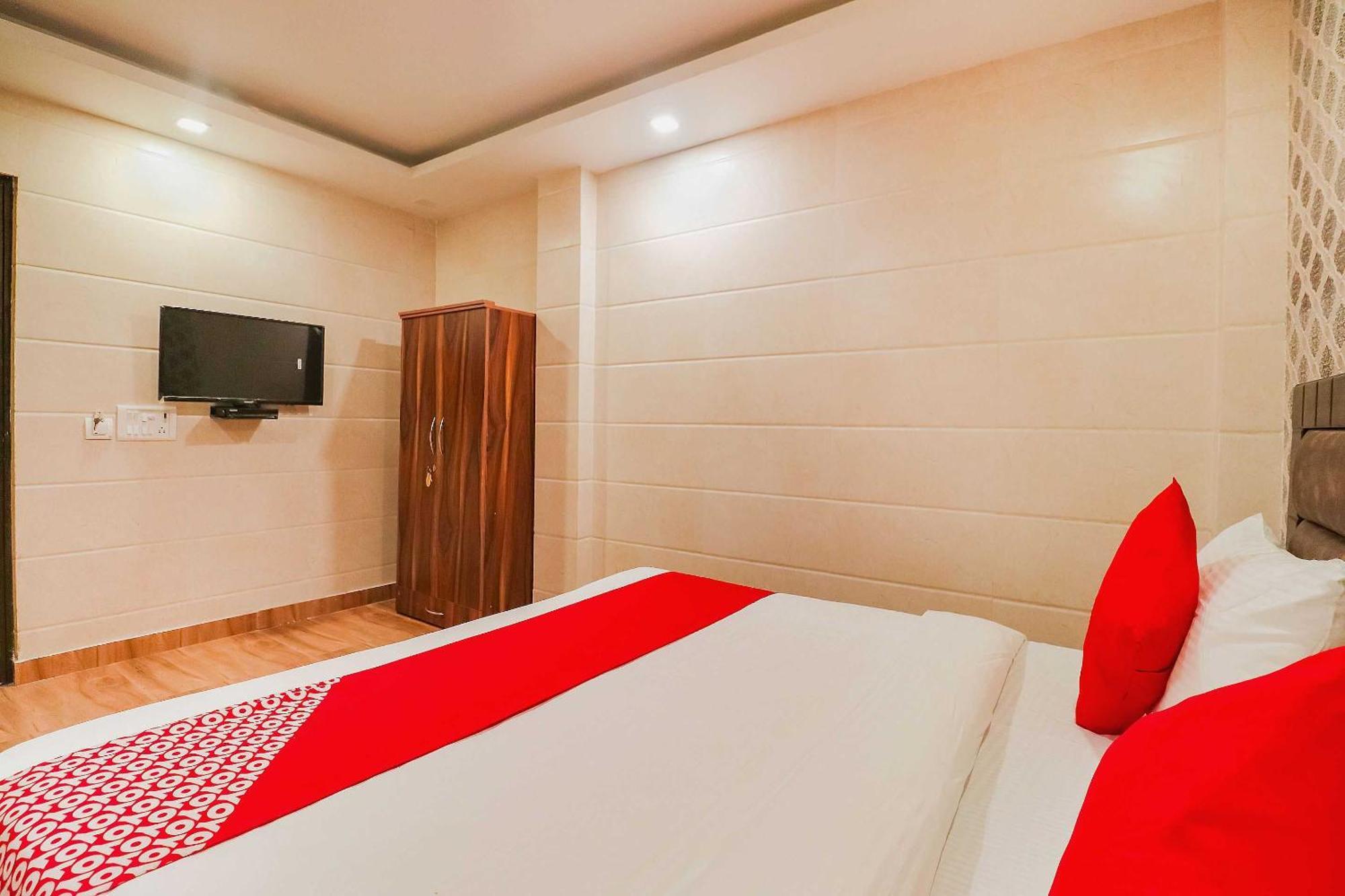 Oyo Flagship The Heights 3* New Delhi