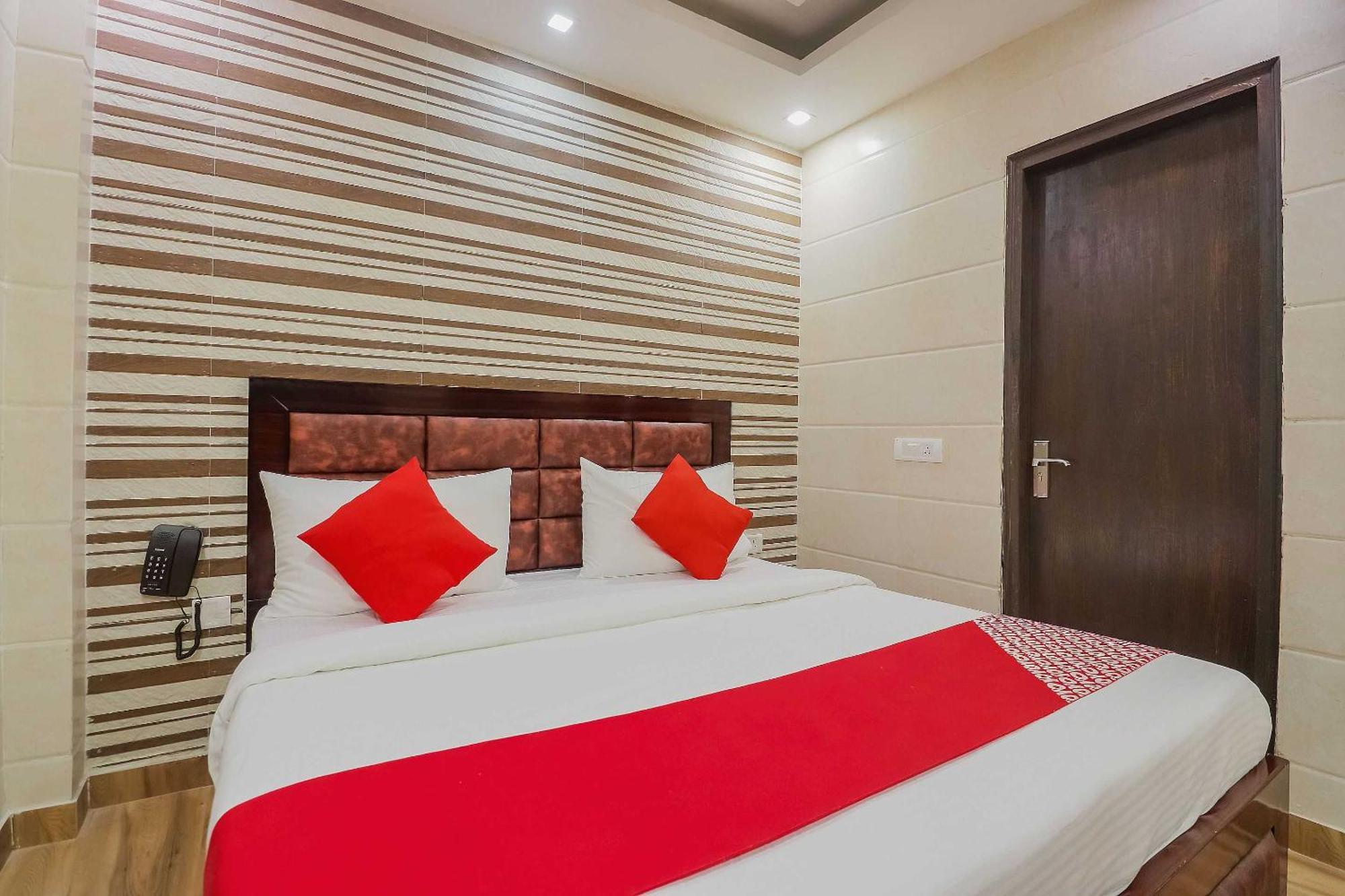 Oyo Flagship The Heights Hotel New Delhi
