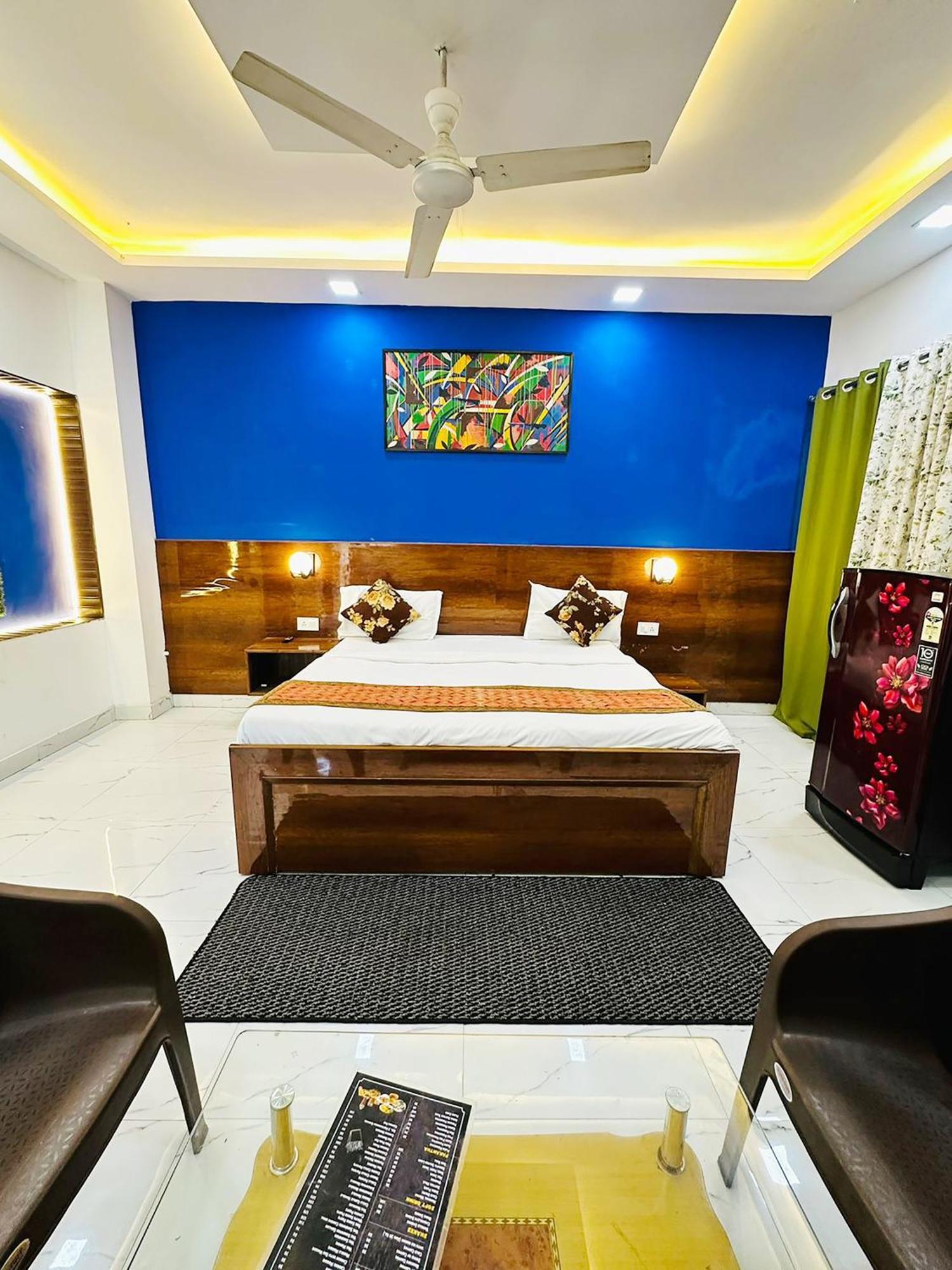 Golden - Premiums In South Extension 2*