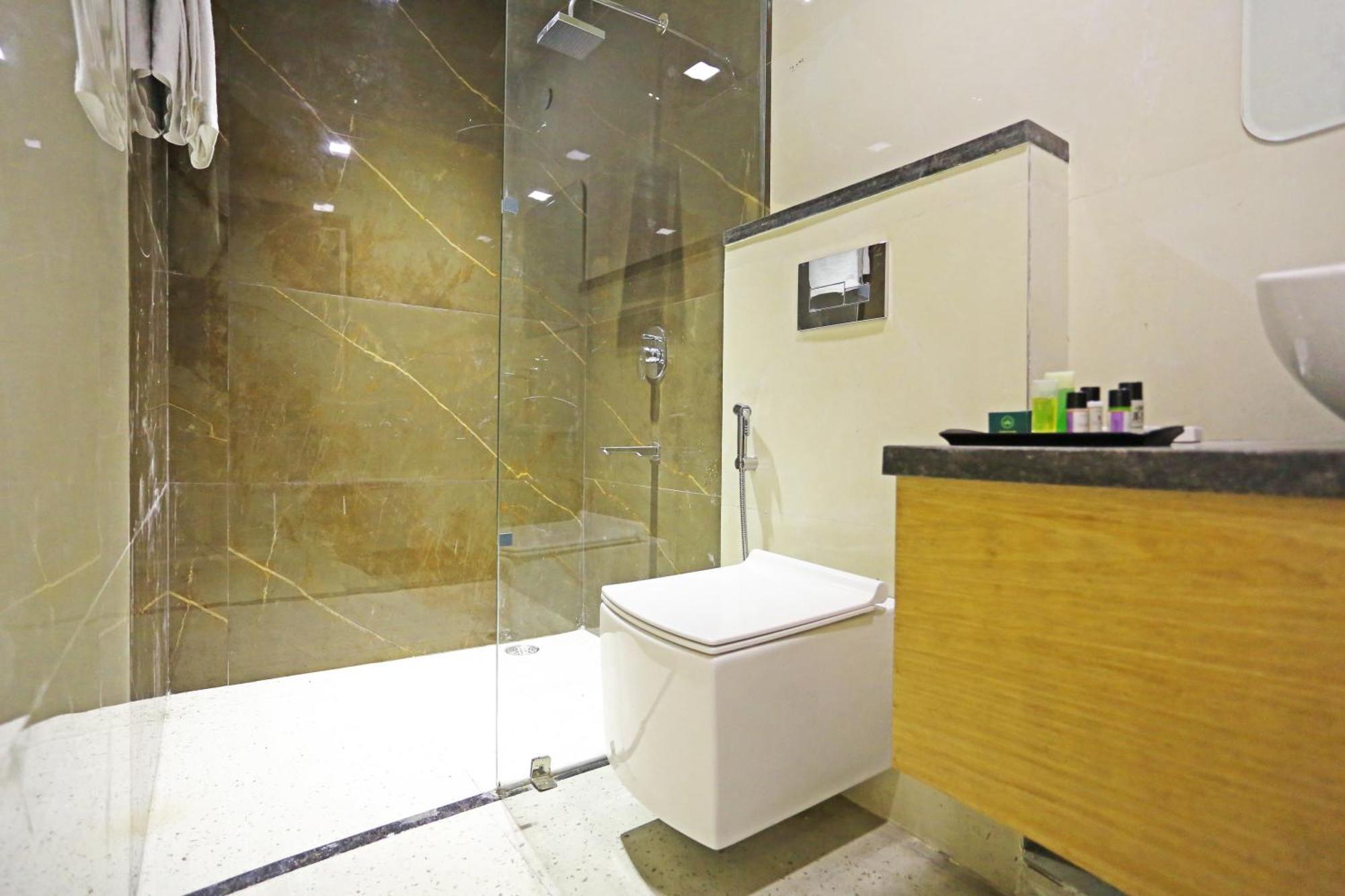 Apple - Near Delhi Airport With Free Airport Transsfer Hotel 3*