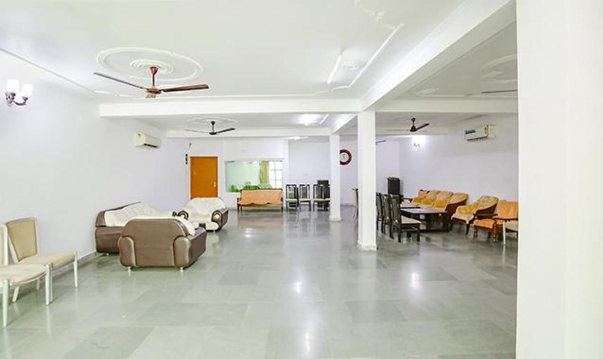 Fabexpress Premium Near Yashobhoomi 3*
