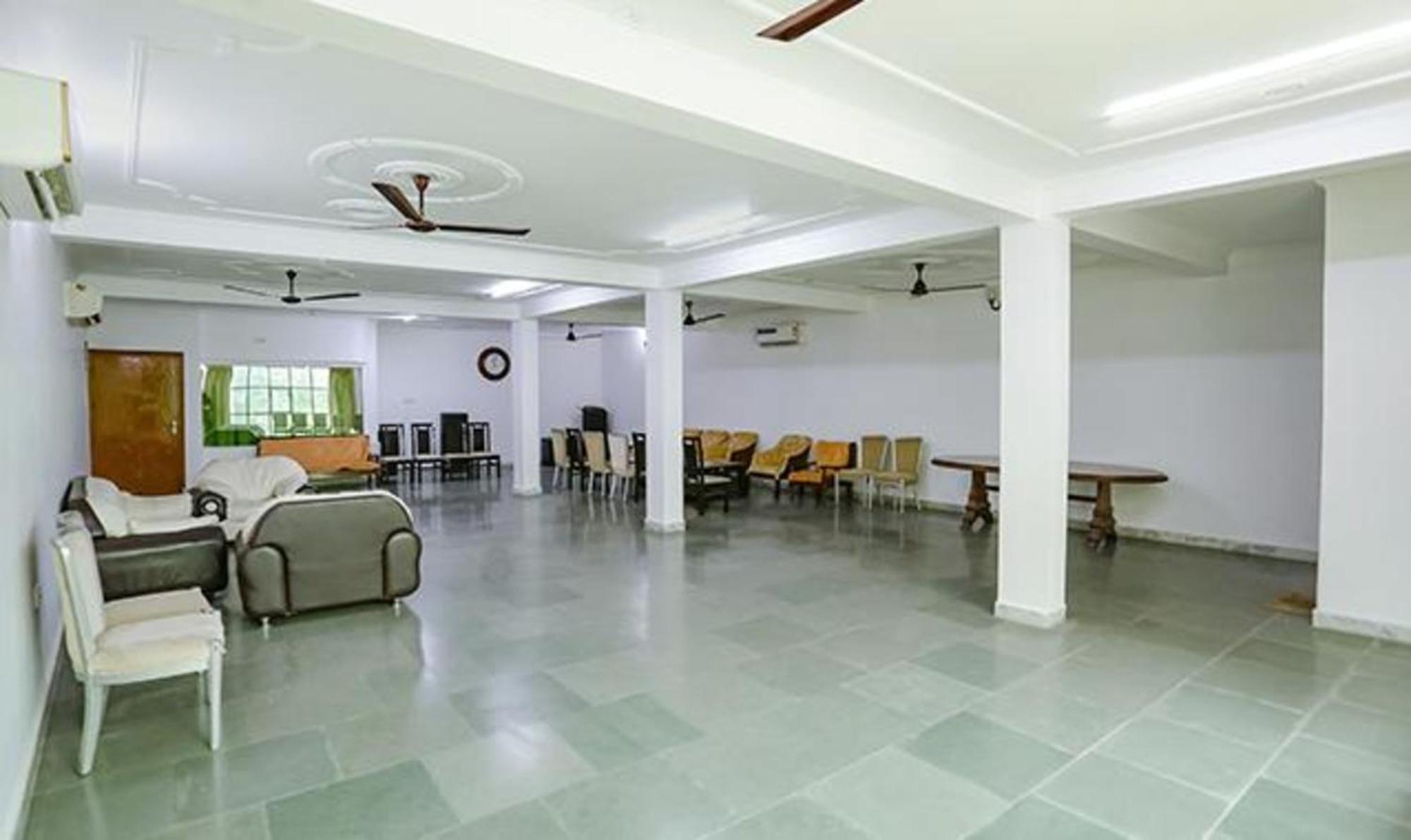 Fabexpress Premium Near Yashobhoomi 3*