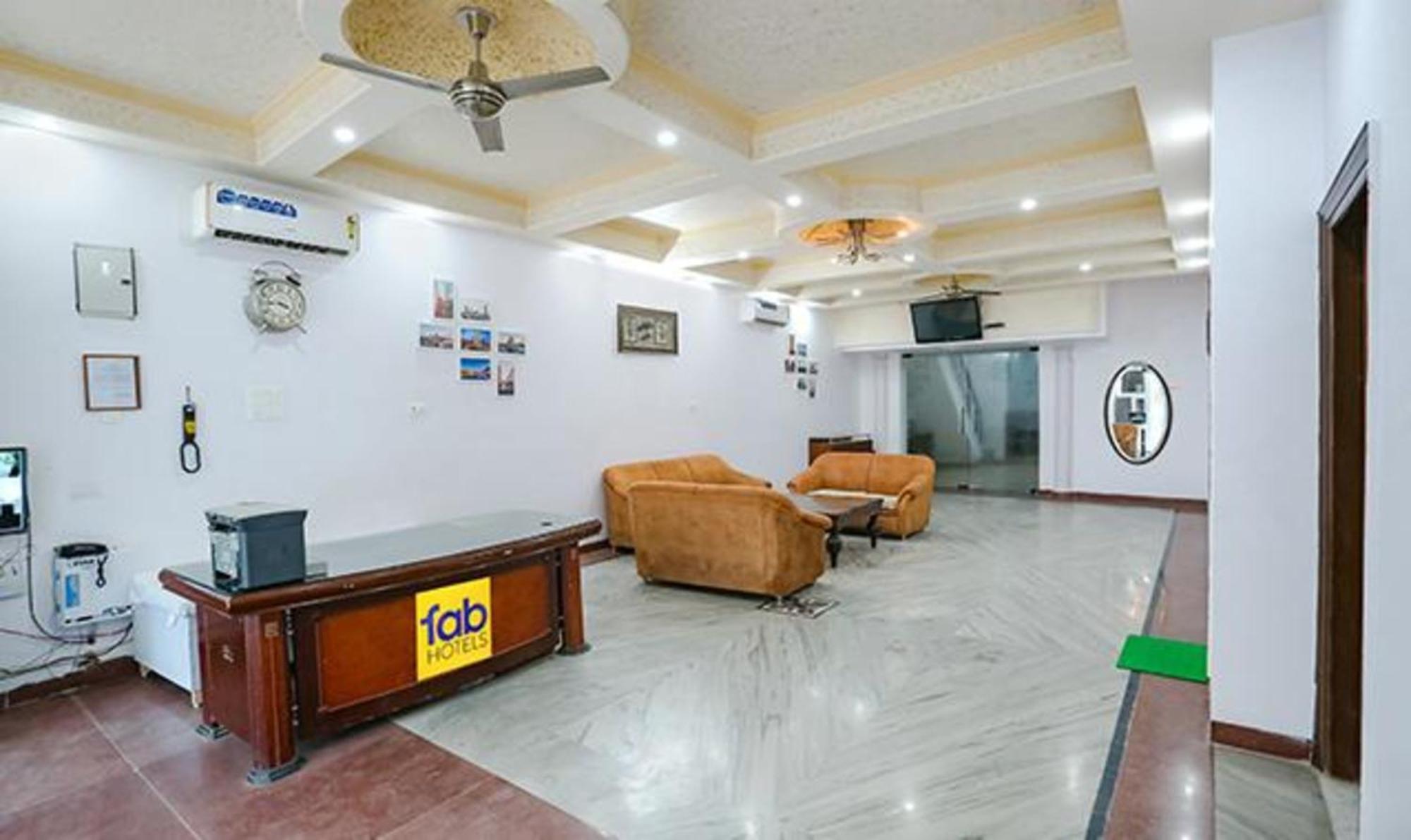 Fabexpress Premium Near Yashobhoomi 3* Delhi (National Capital Territory of India)