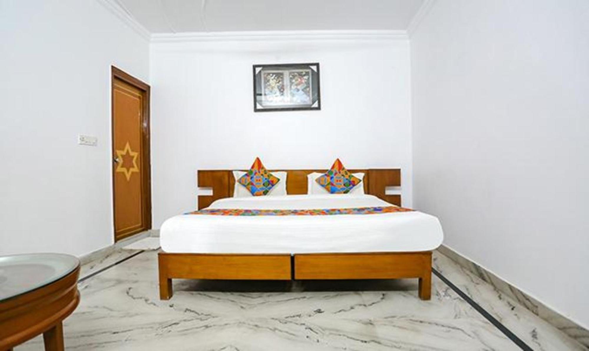 Hotel Fabexpress Premium Near Yashobhoomi