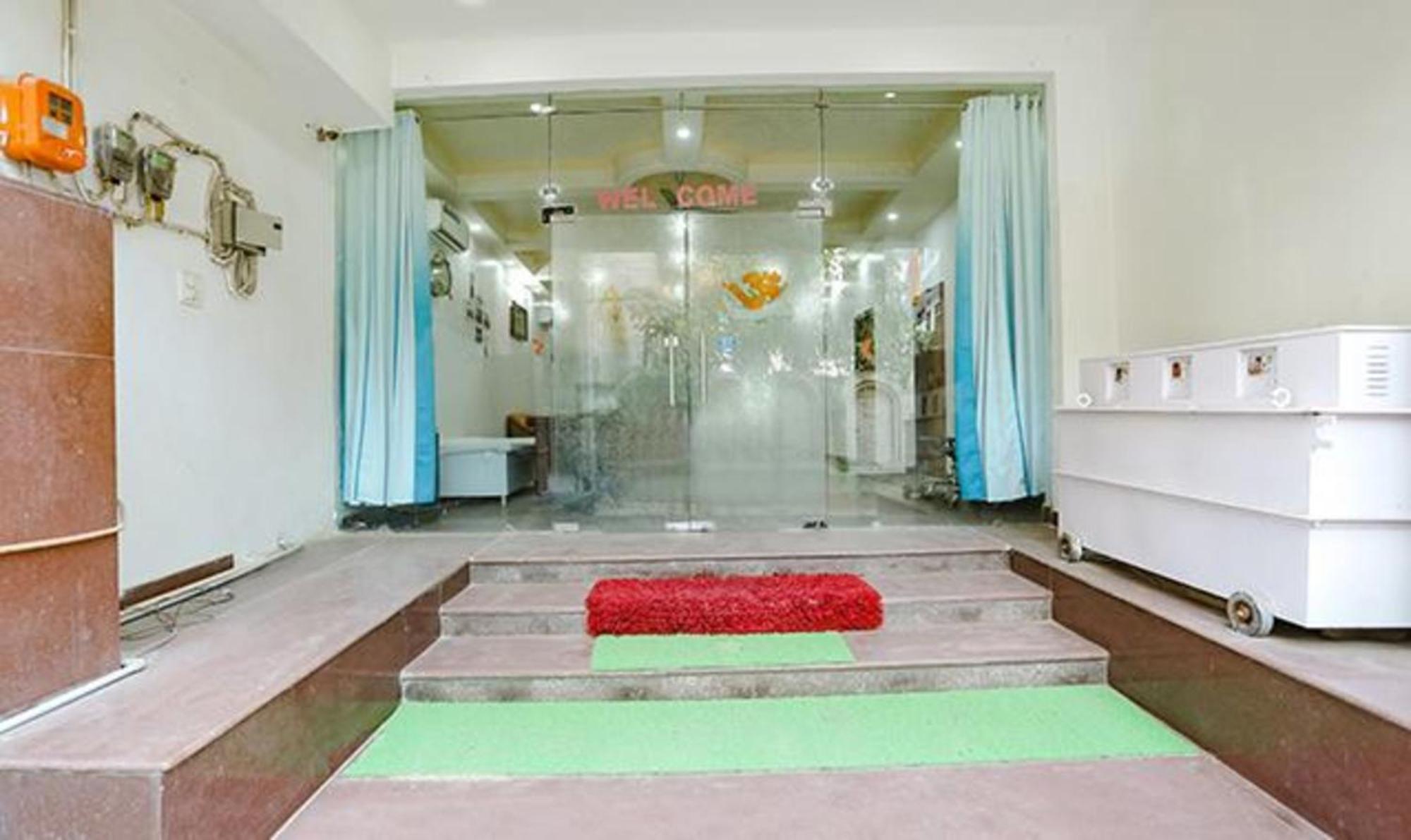 Hotel Fabexpress Premium Near Yashobhoomi Delhi (National Capital Territory of India)
