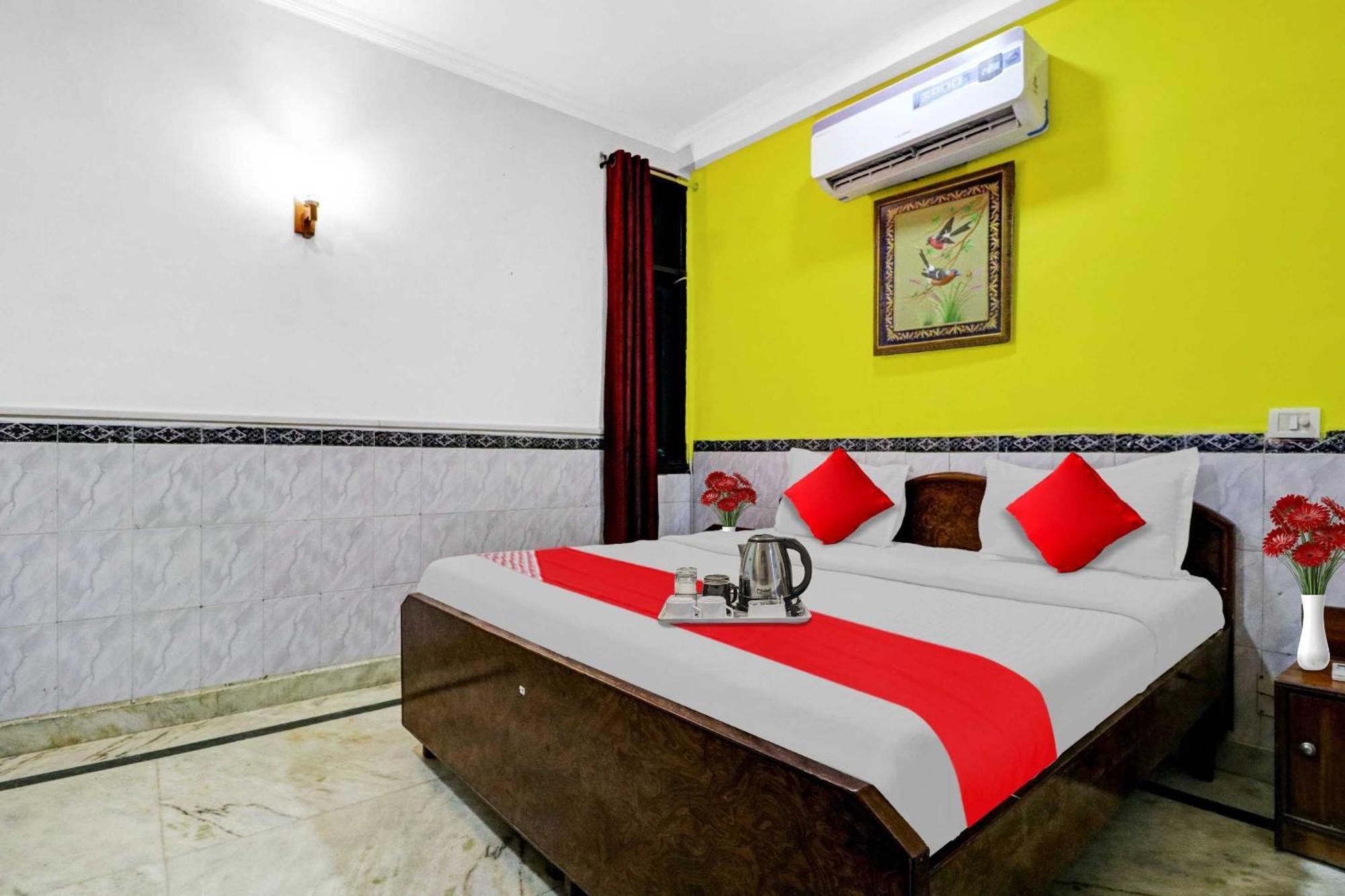 Hotel O Airport Gross New Delhi